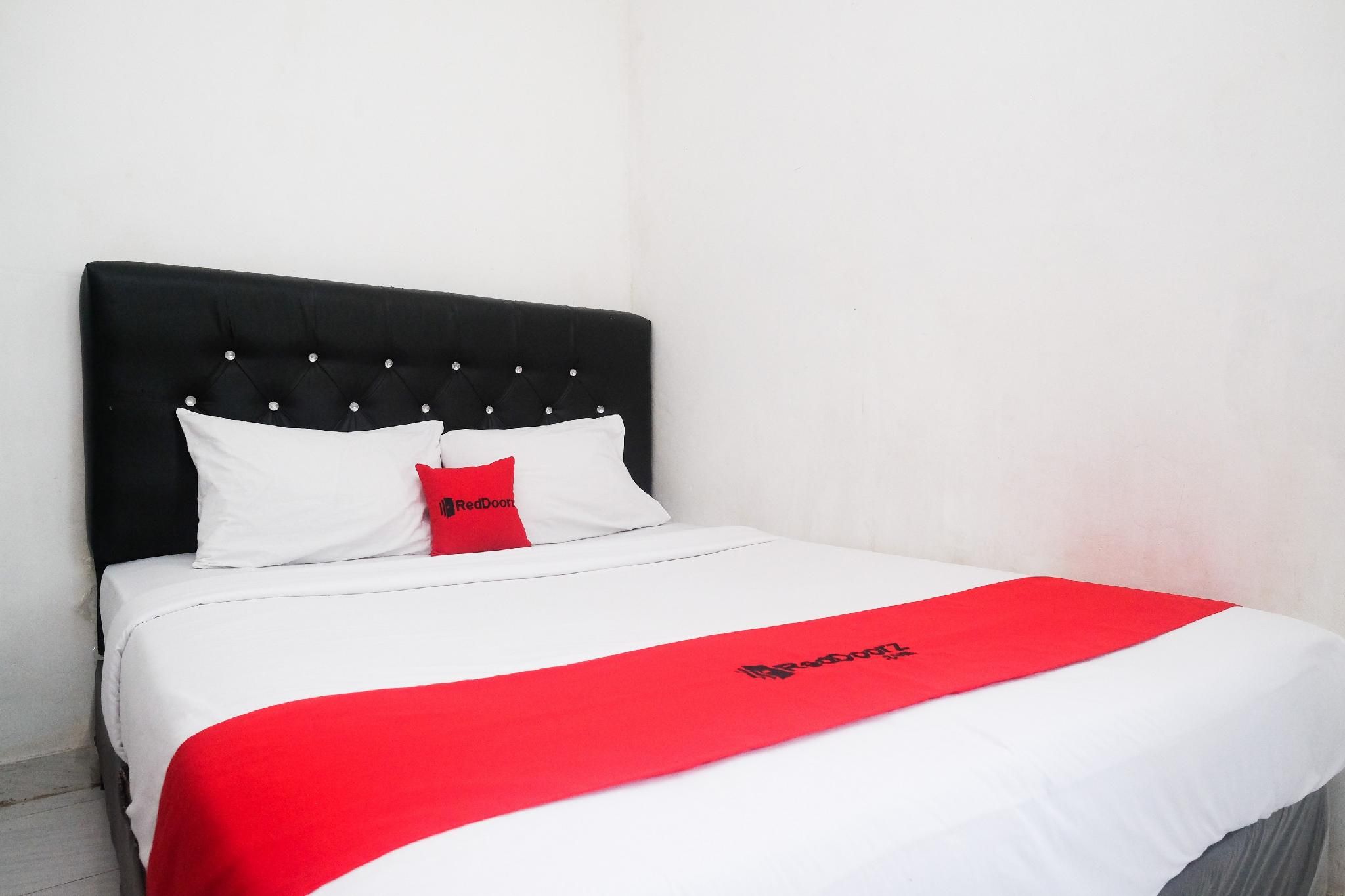 RedDoorz Room