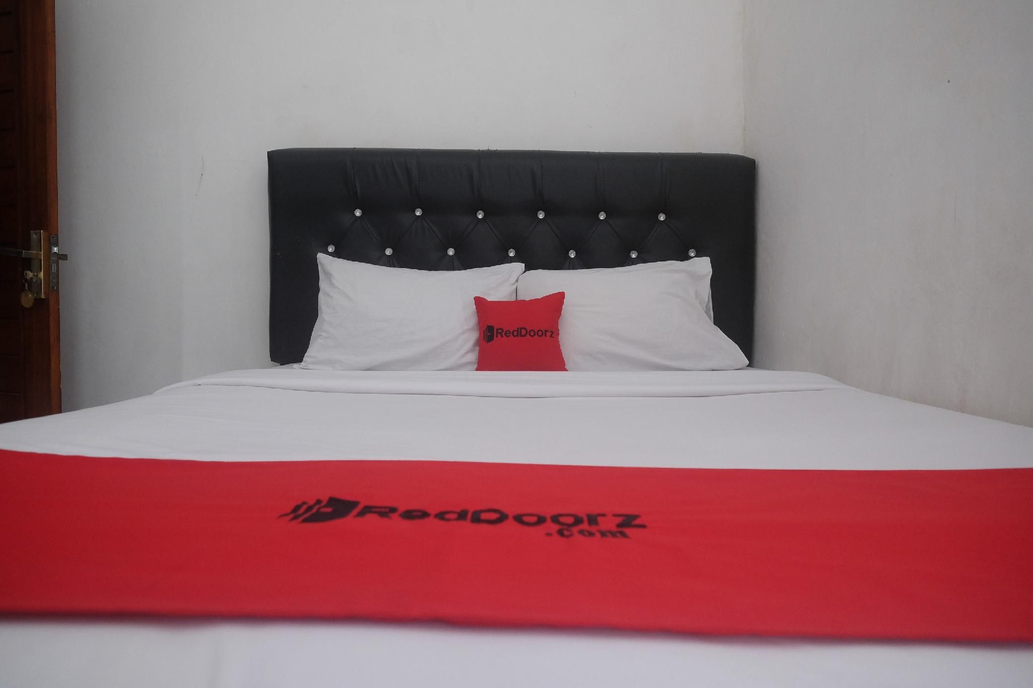 RedDoorz Room