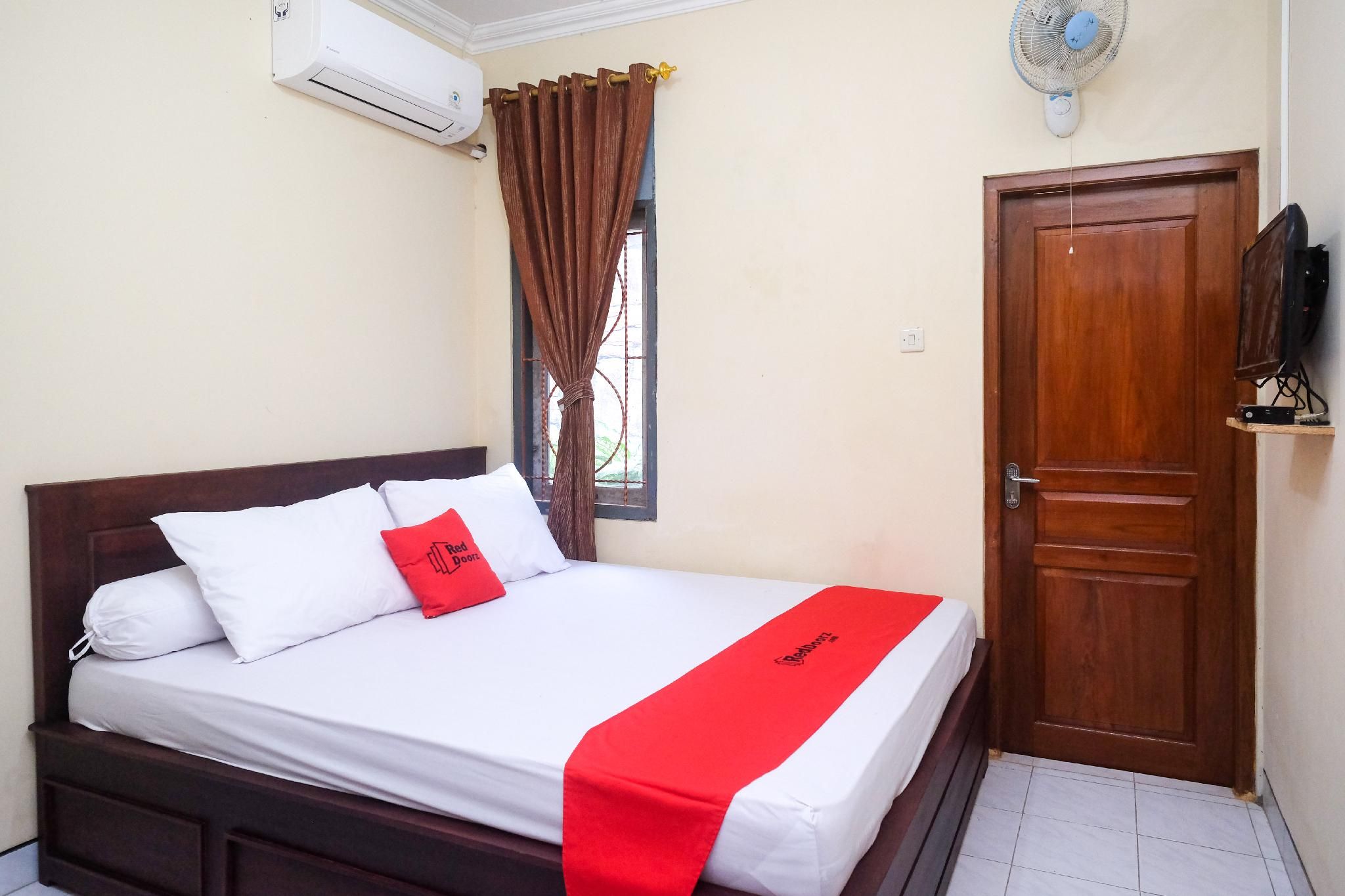 RedDoorz Room