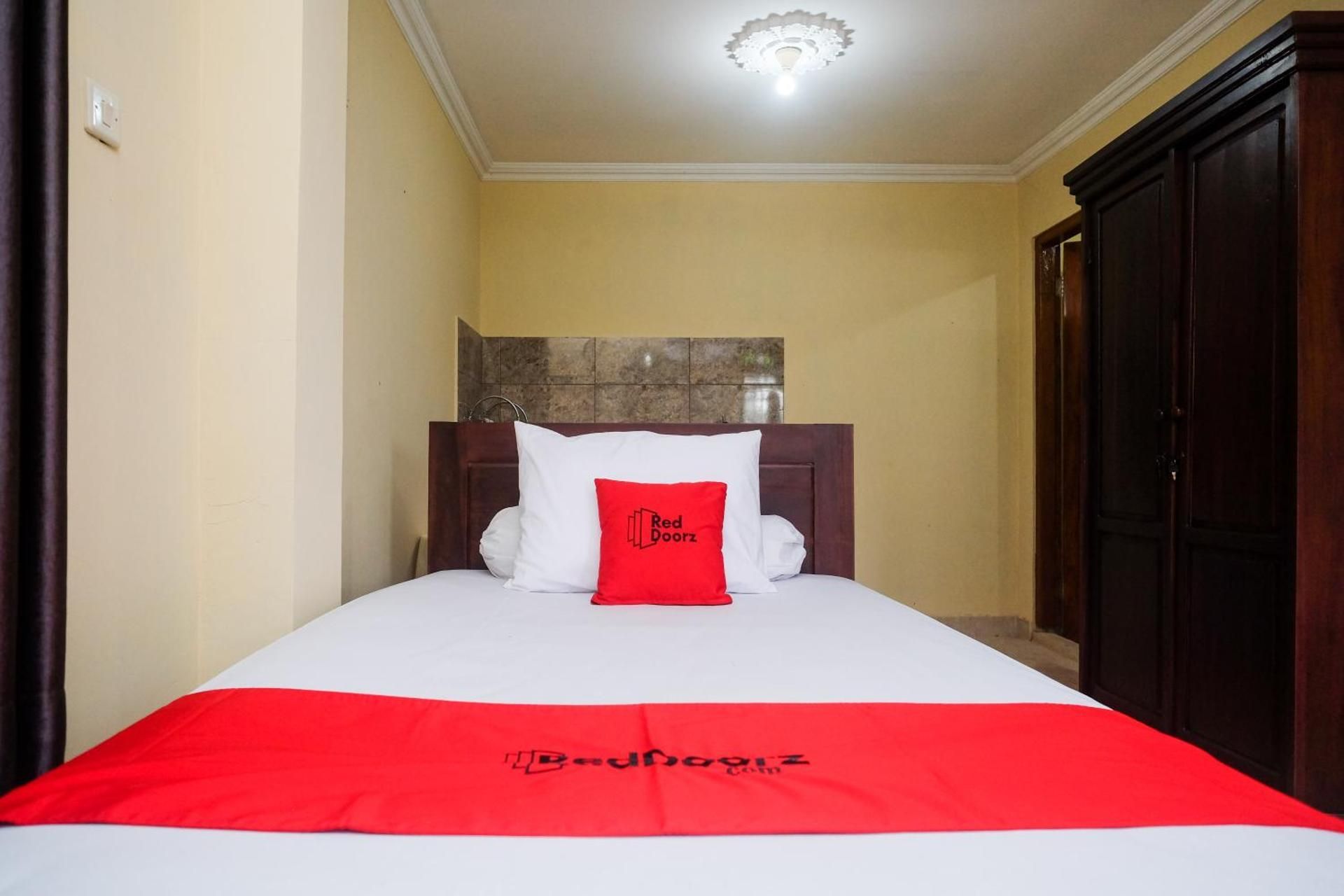 RedDoorz Room