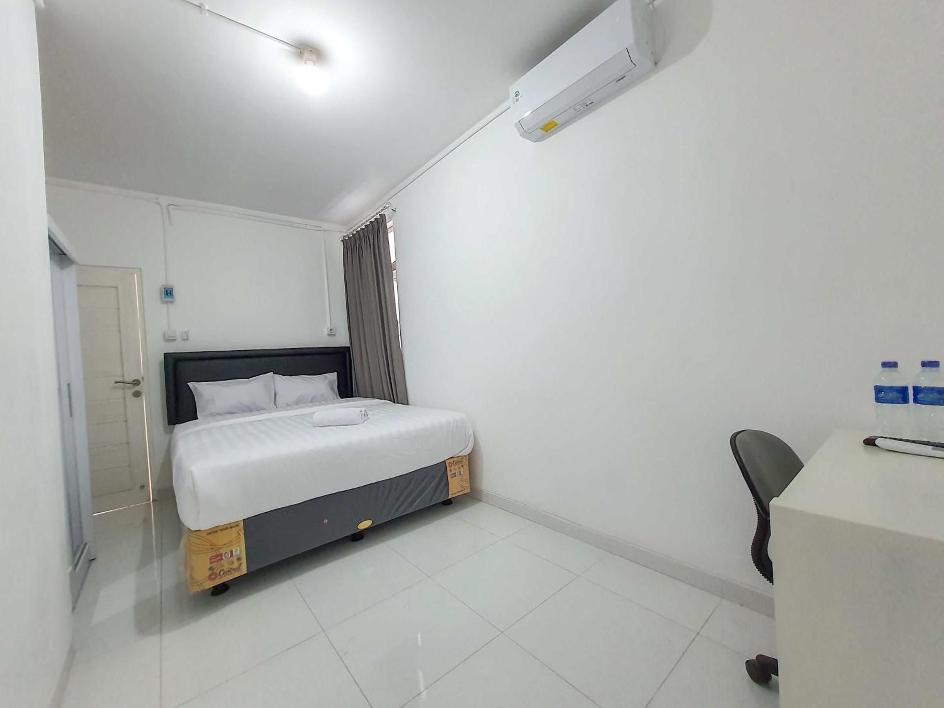 RedDoorz Room