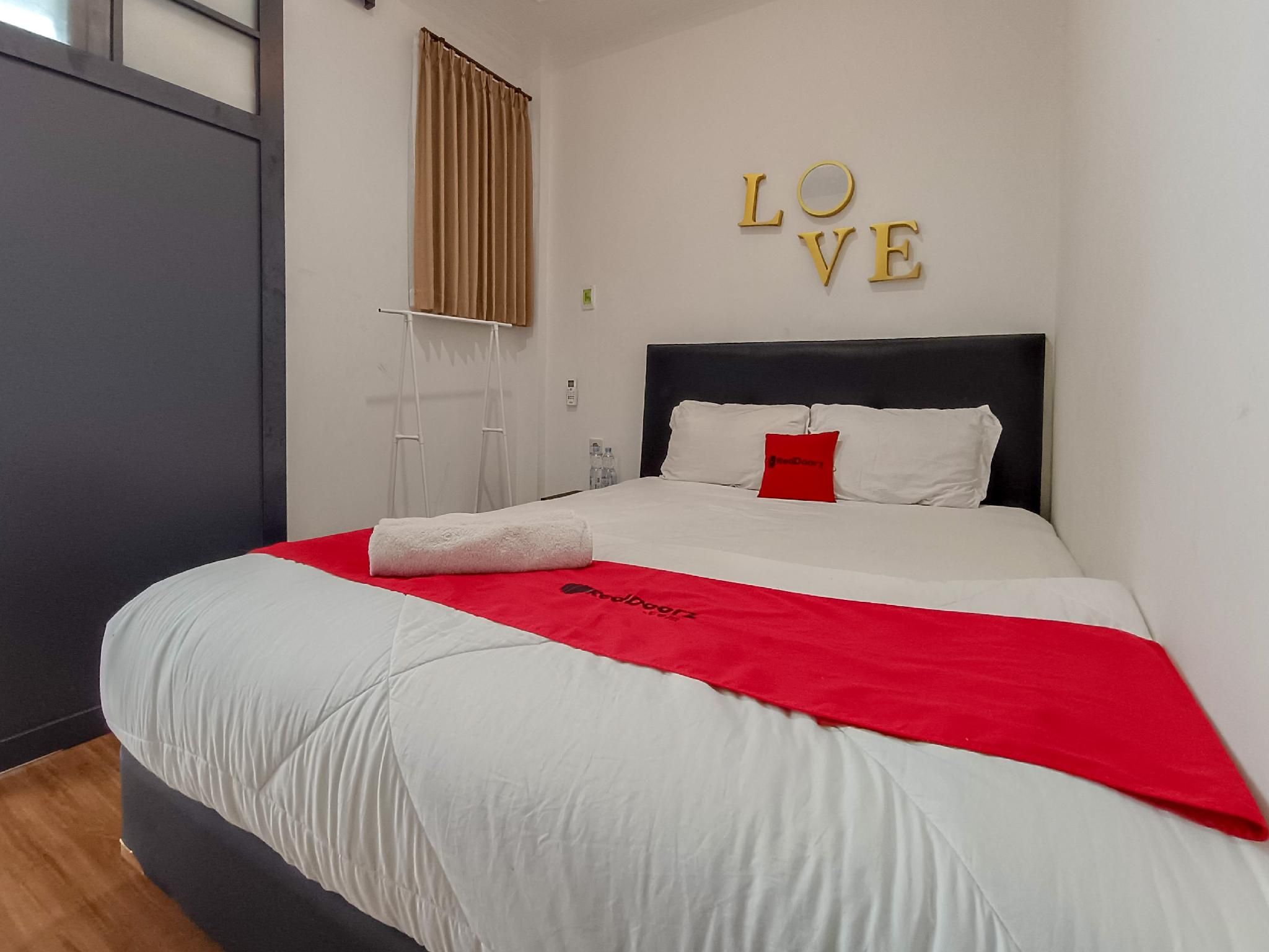 RedDoorz Room