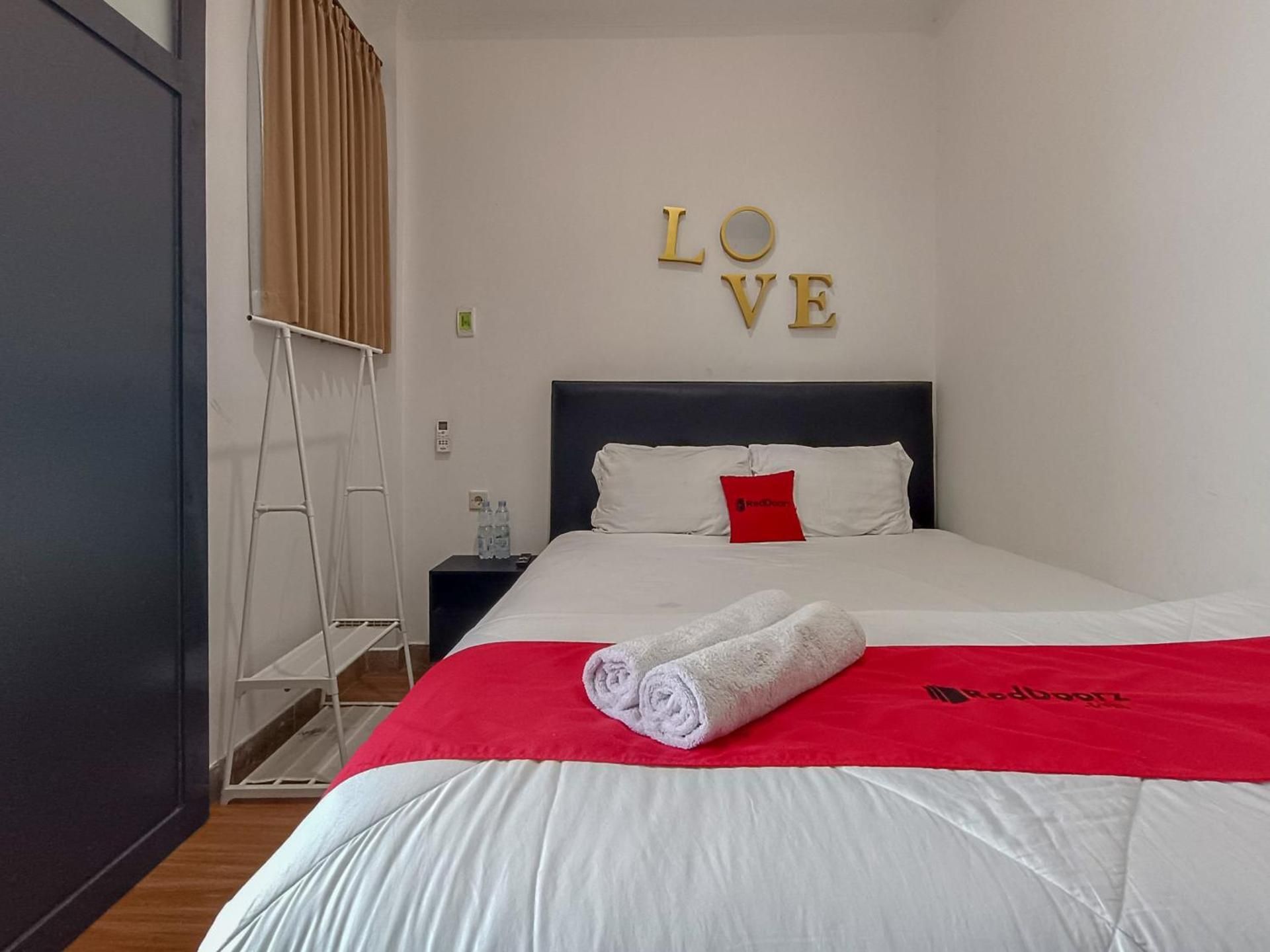 RedDoorz Room