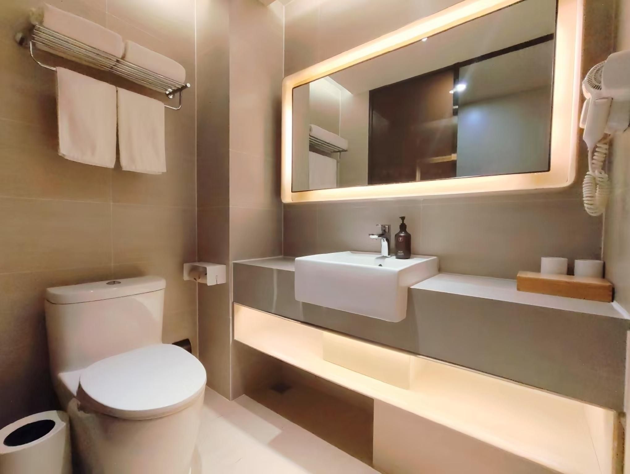 Queen Room A