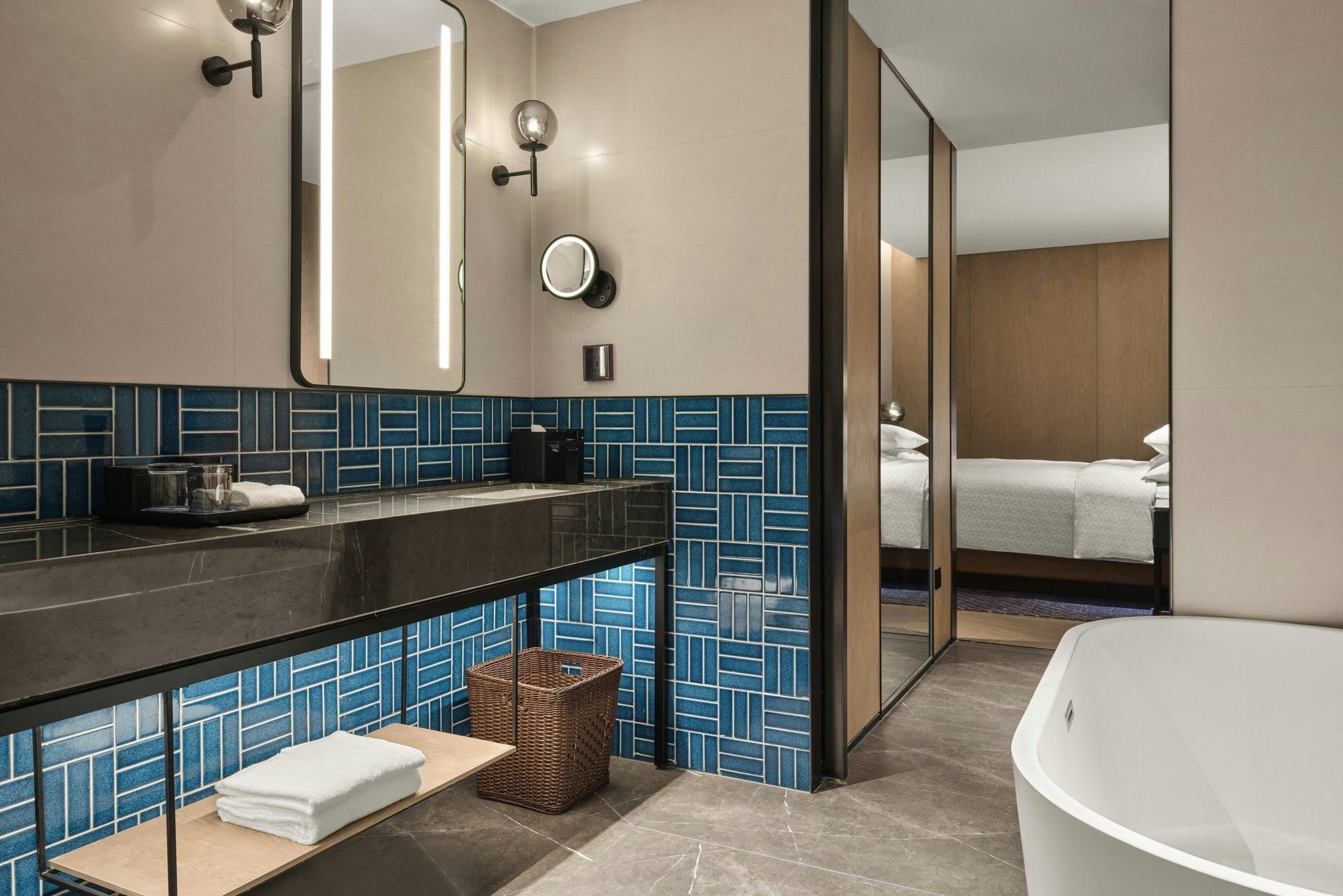 Superior Suite, Suite, 1 King