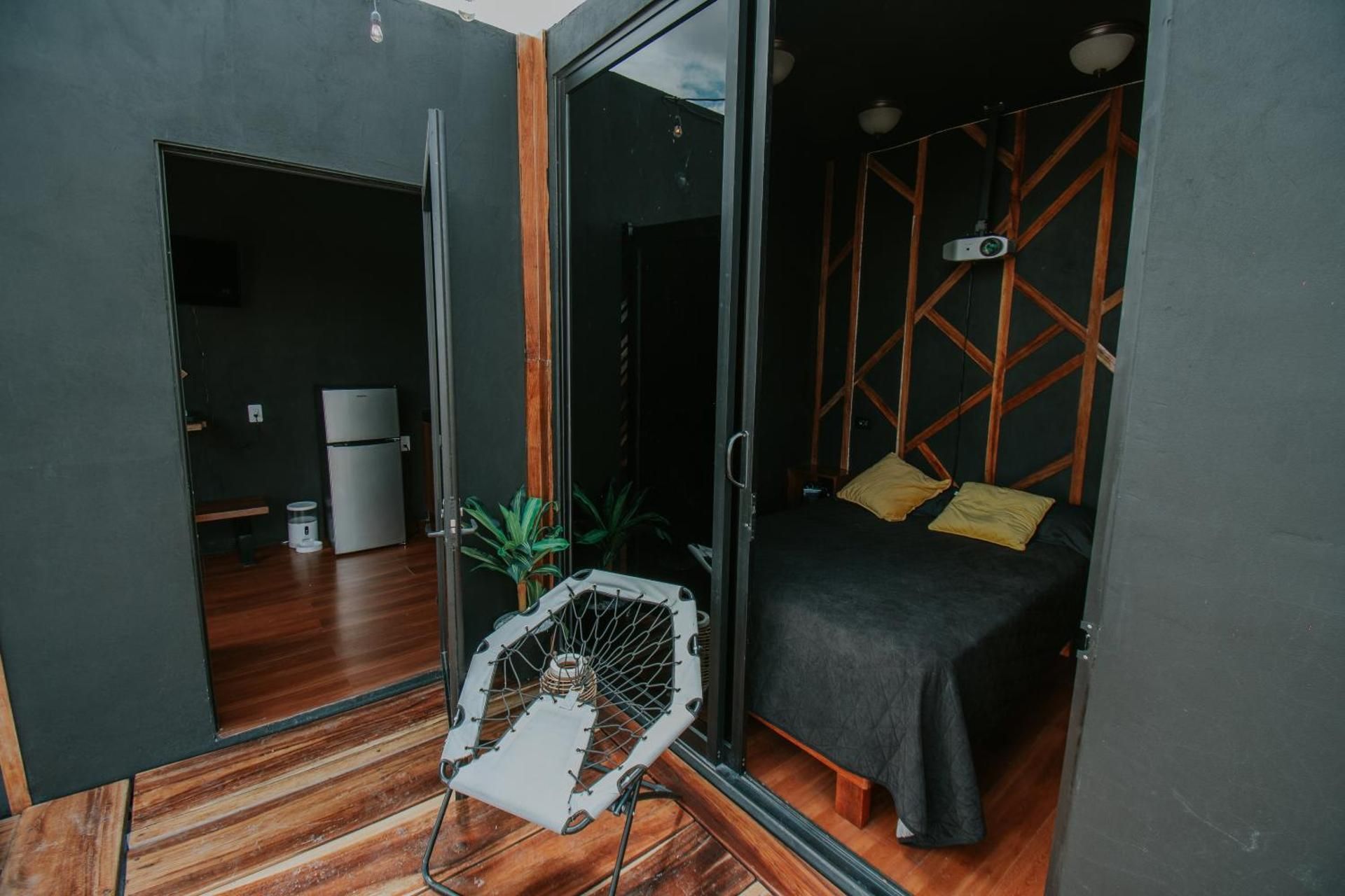 Holiday Home -Tiny smart house with pool 