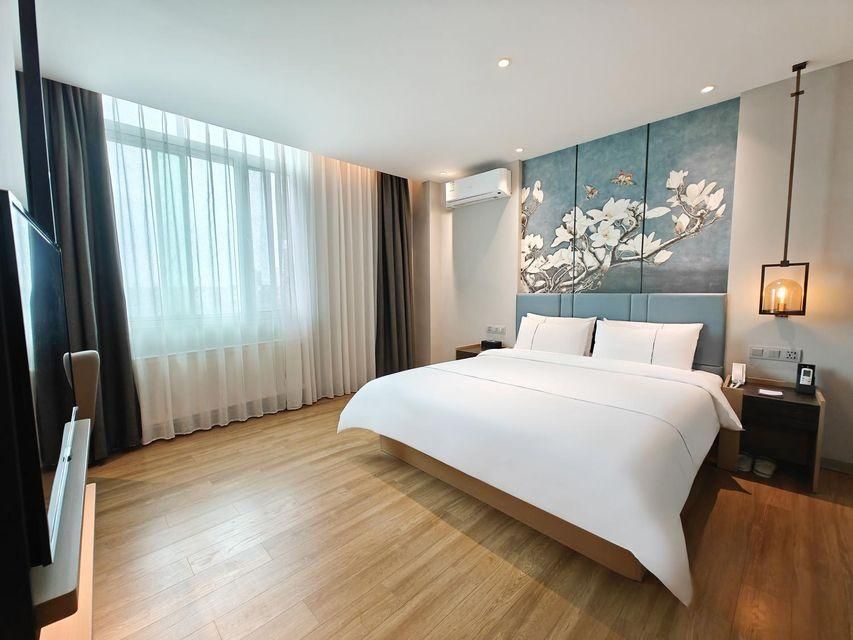 WH - Deluxe Bed Suite