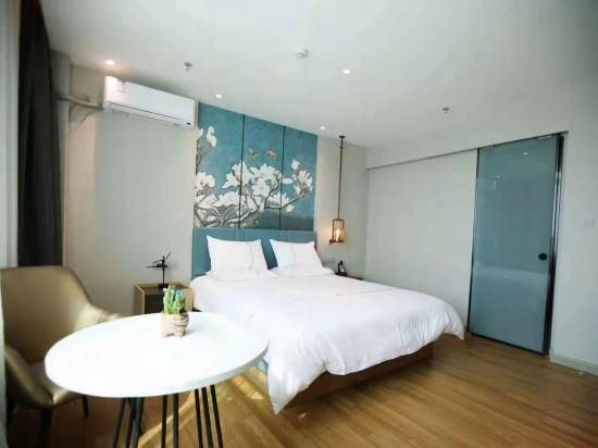 WH - Deluxe Bed Suite