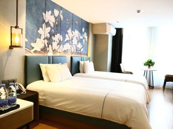 WH - Deluxe Bed Room