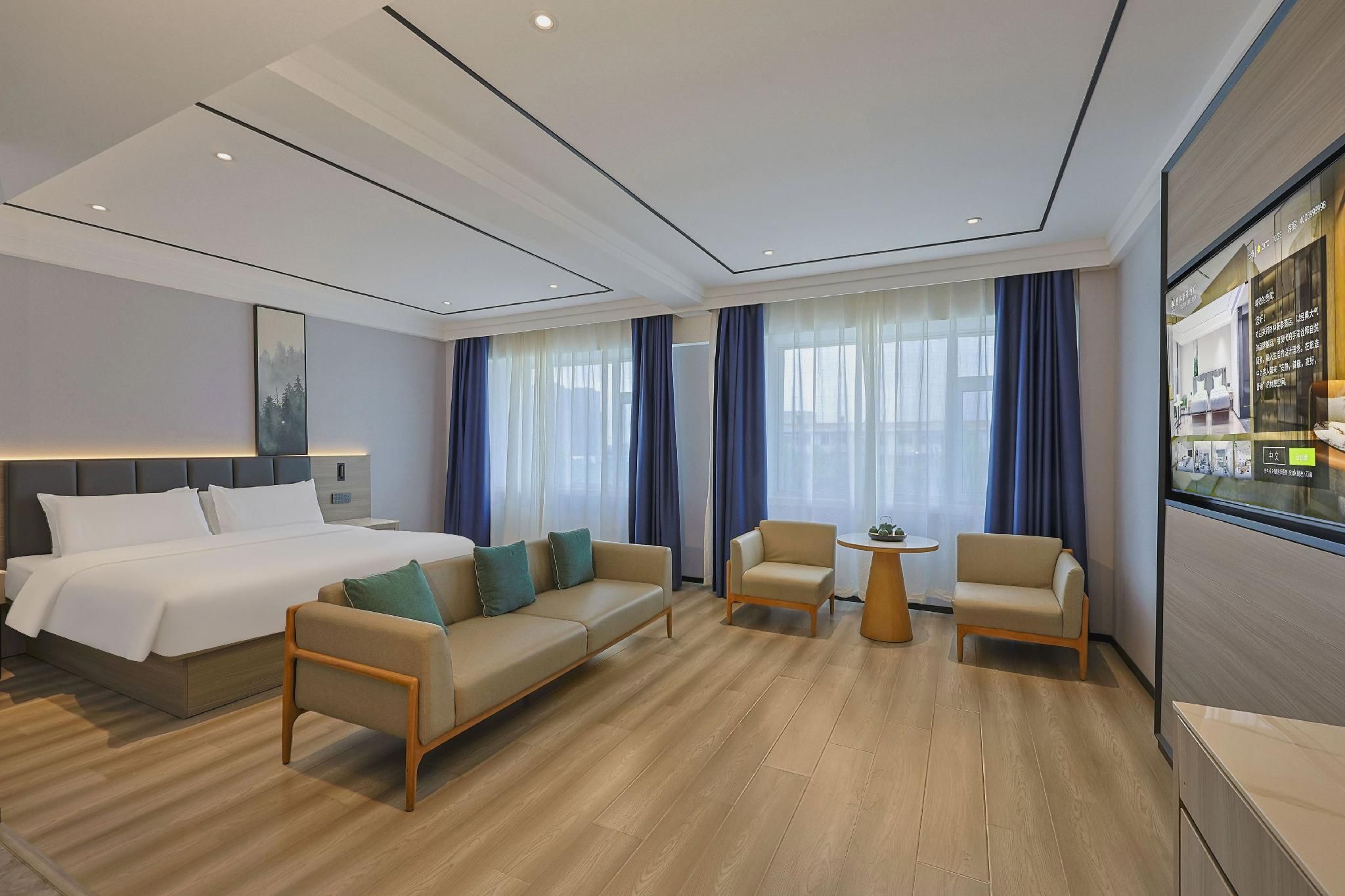 Queen Deluxe Room