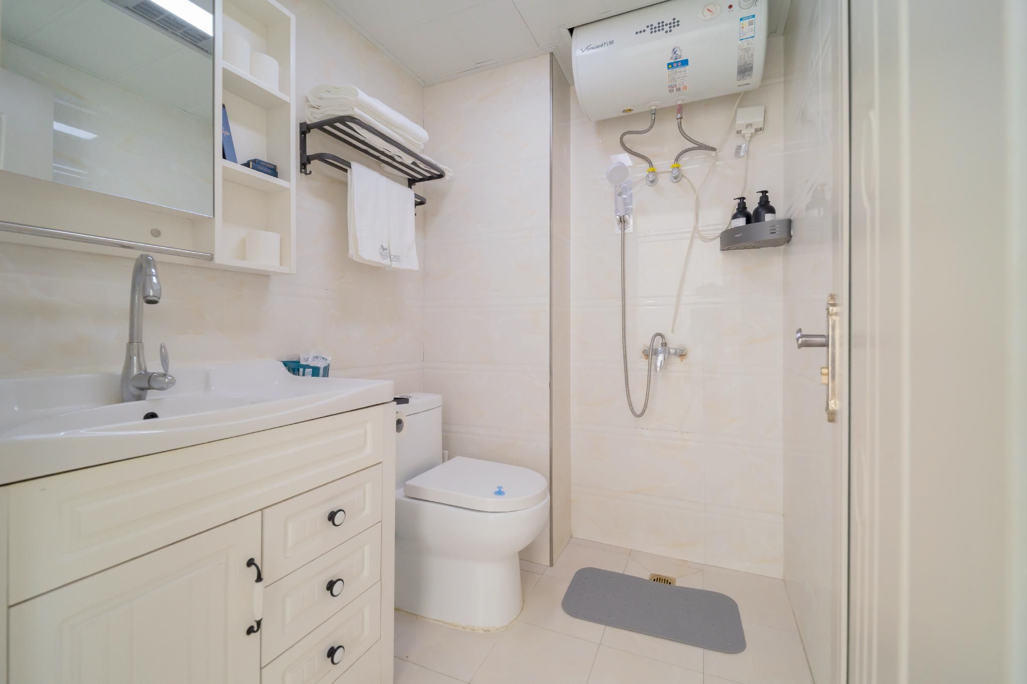One-Bedroom Apartment - Sleeps 4