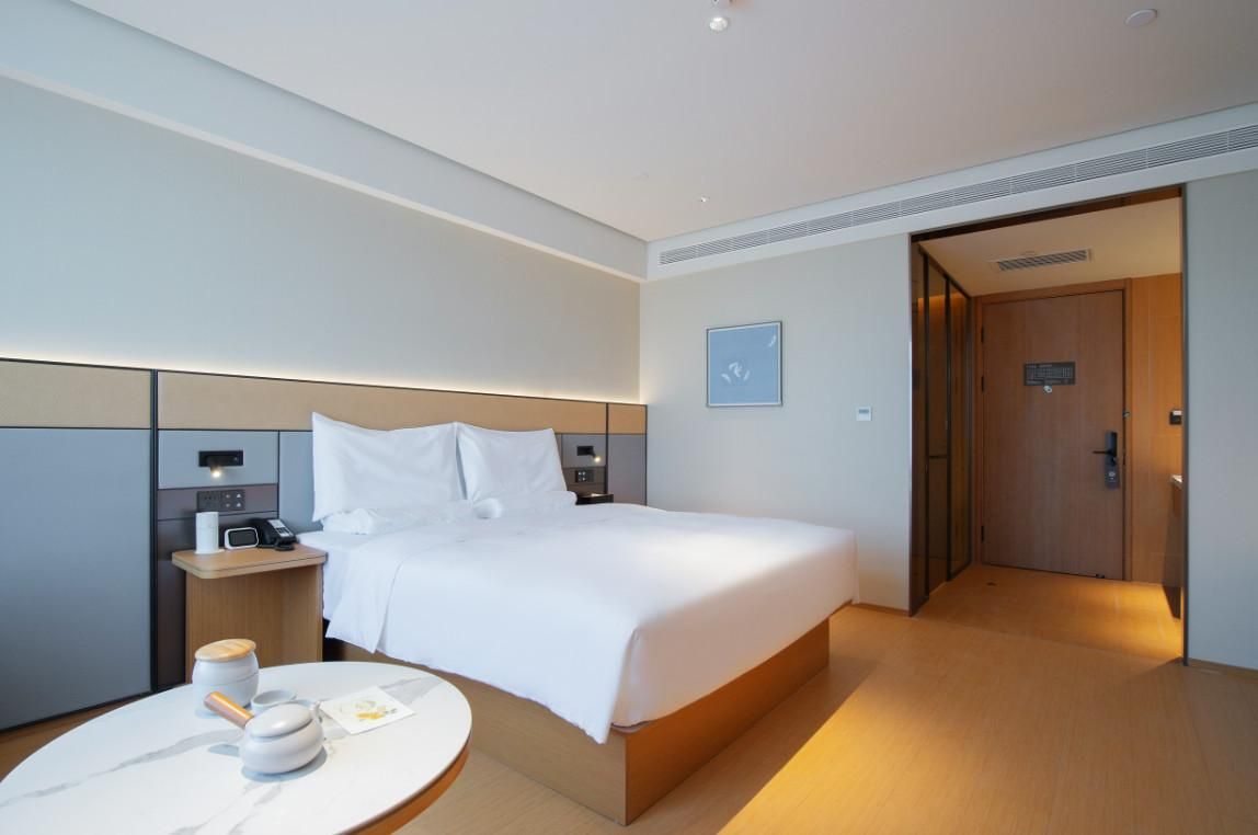 Huazhu - Room With Bed