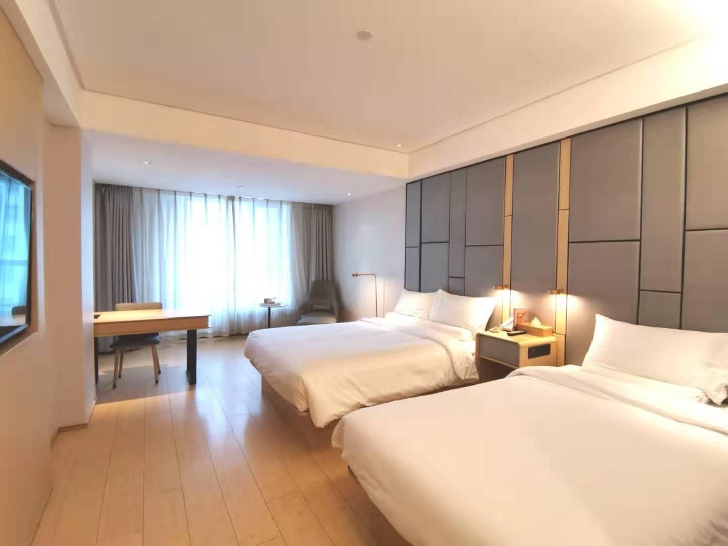 Huazhu - Business Family Room