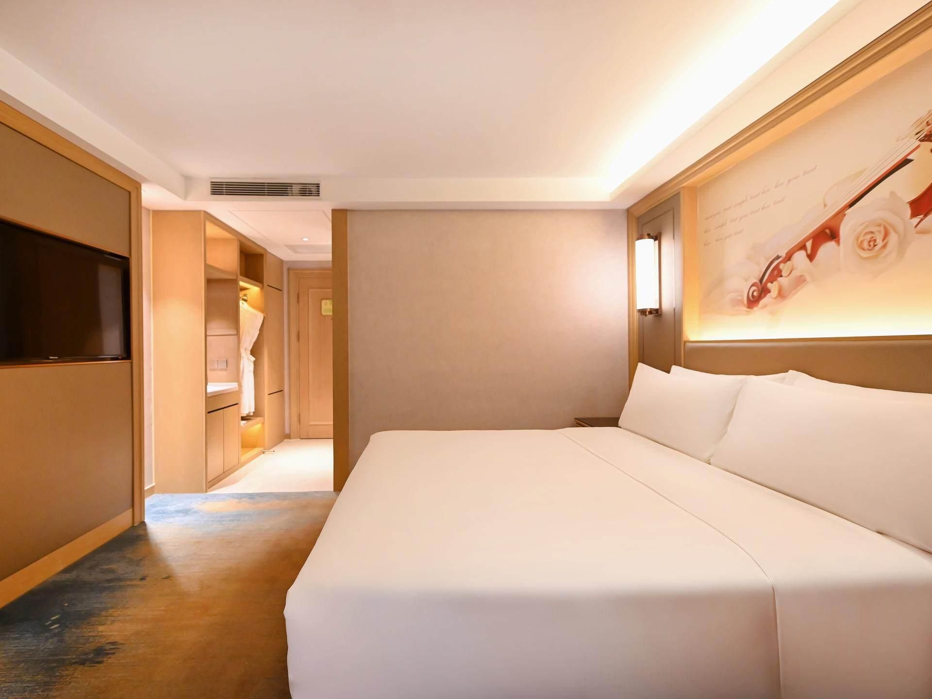 Business King Room