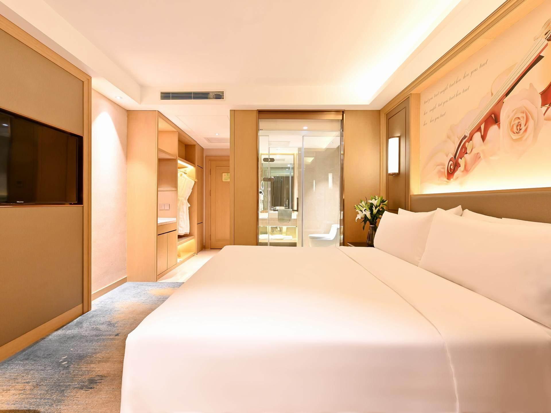 Deluxe Queen Room