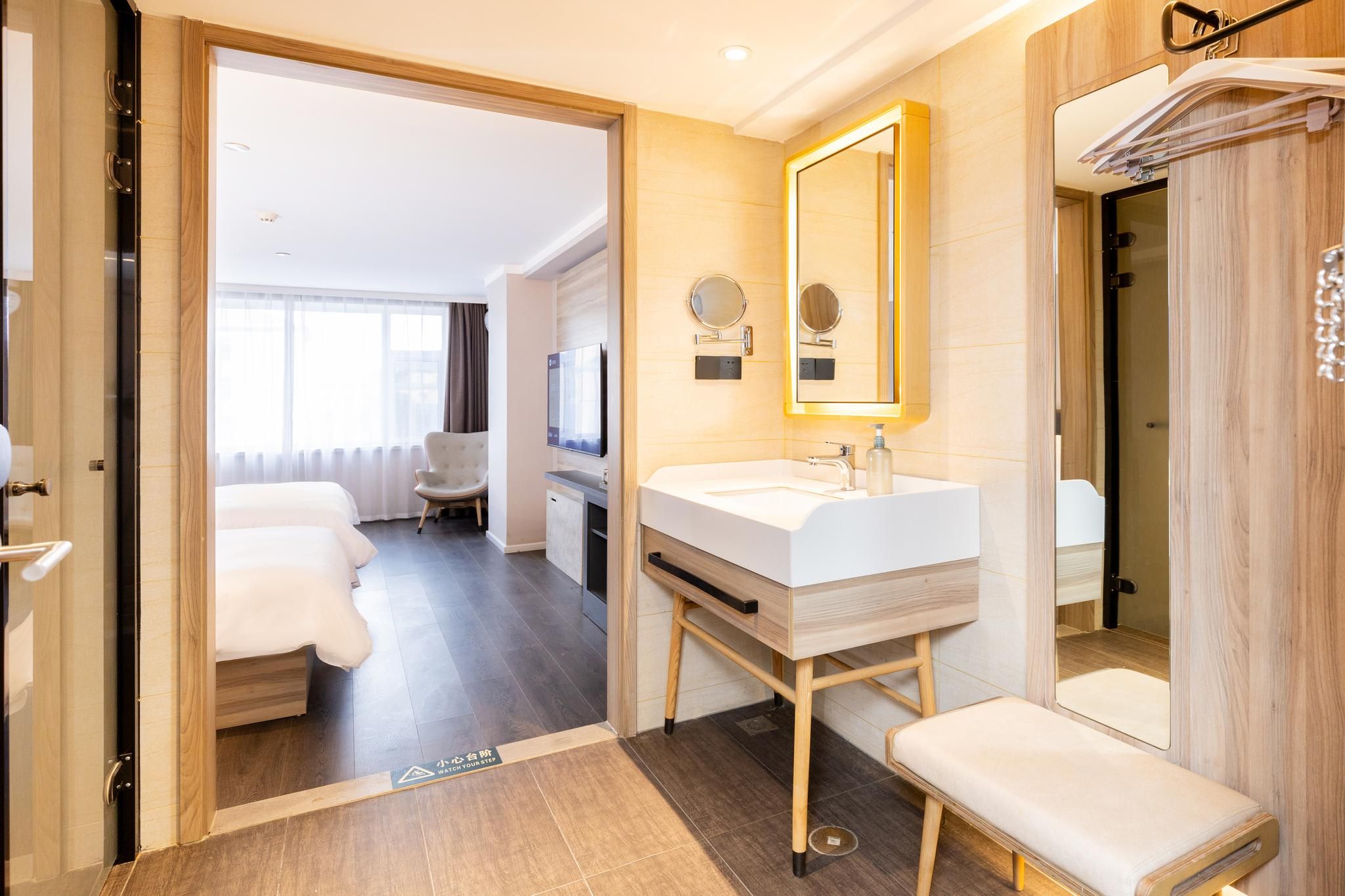 Deluxe Family Room, Guest room