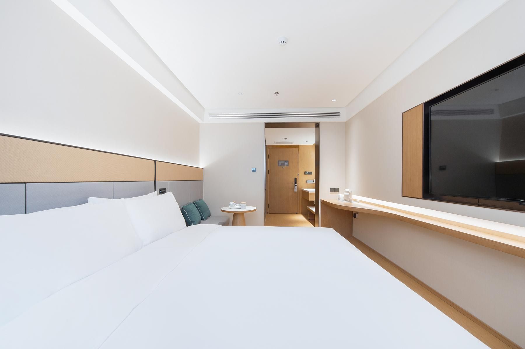 Huazhu - Room With Bed