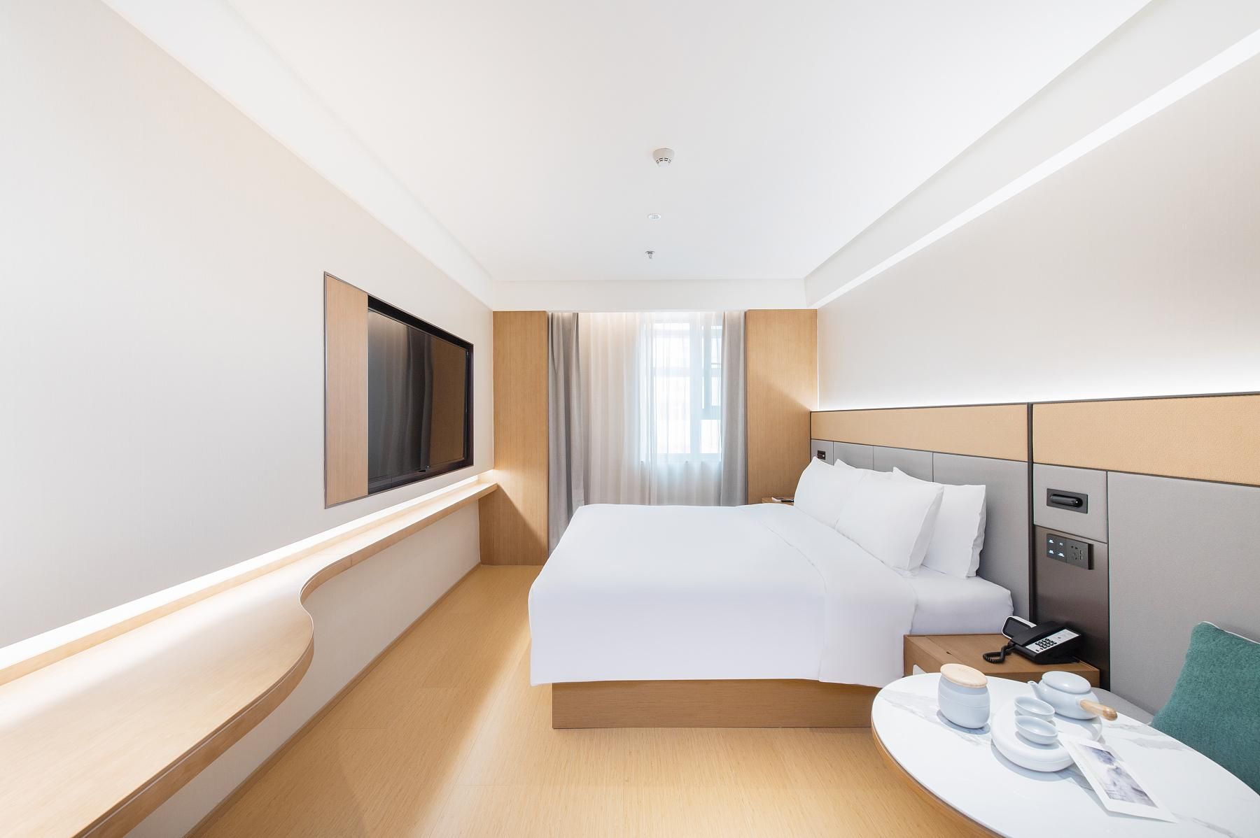 Huazhu - Room With Bed