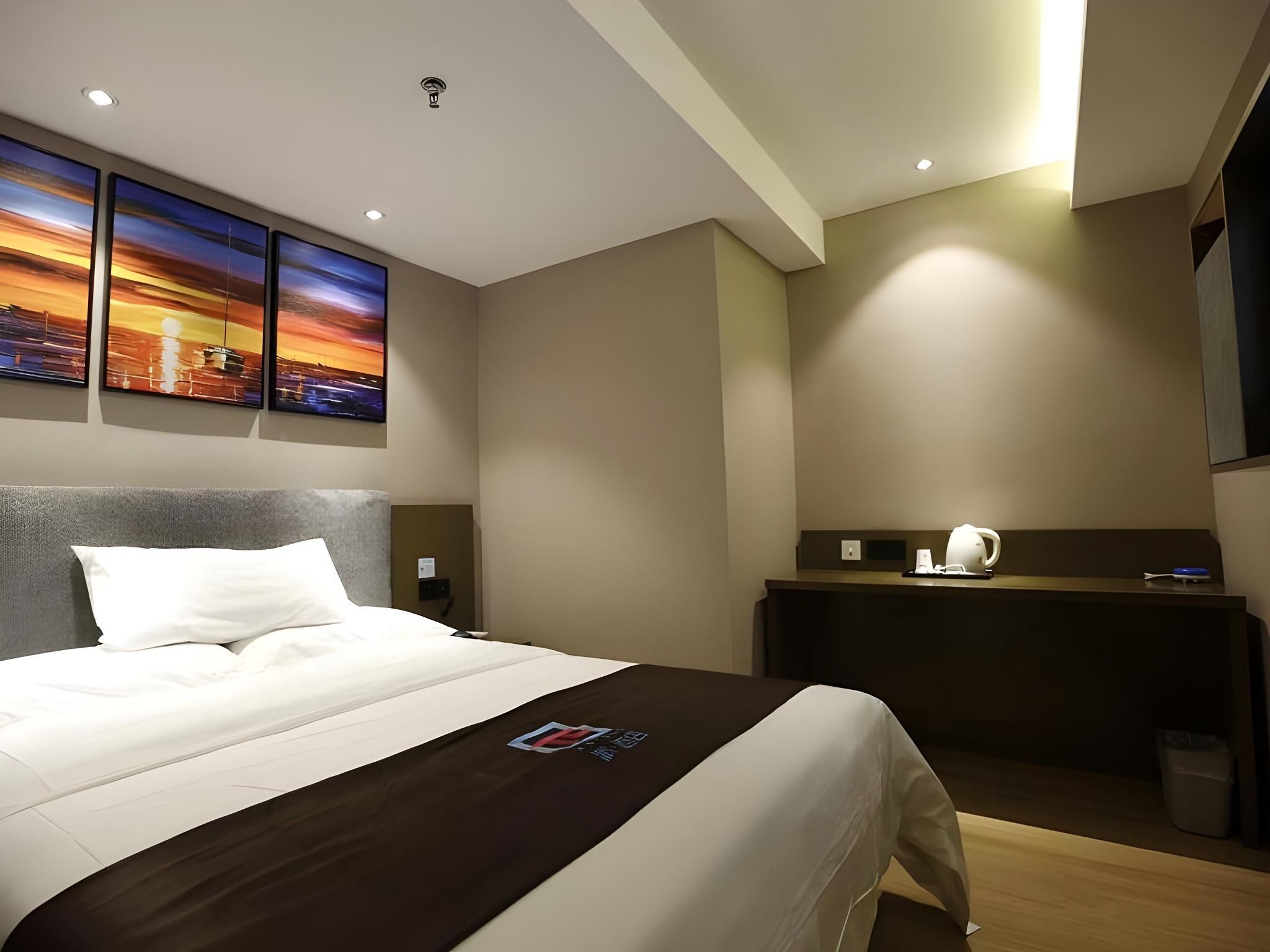 Business Queen Room