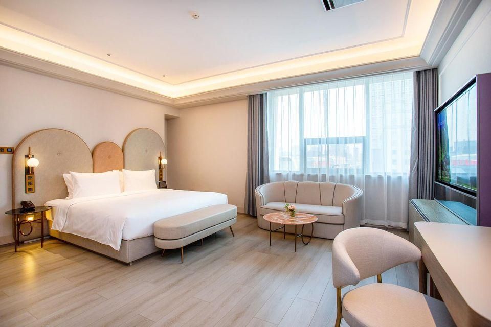 PRIVILEGE ROOM, One King-size Bed