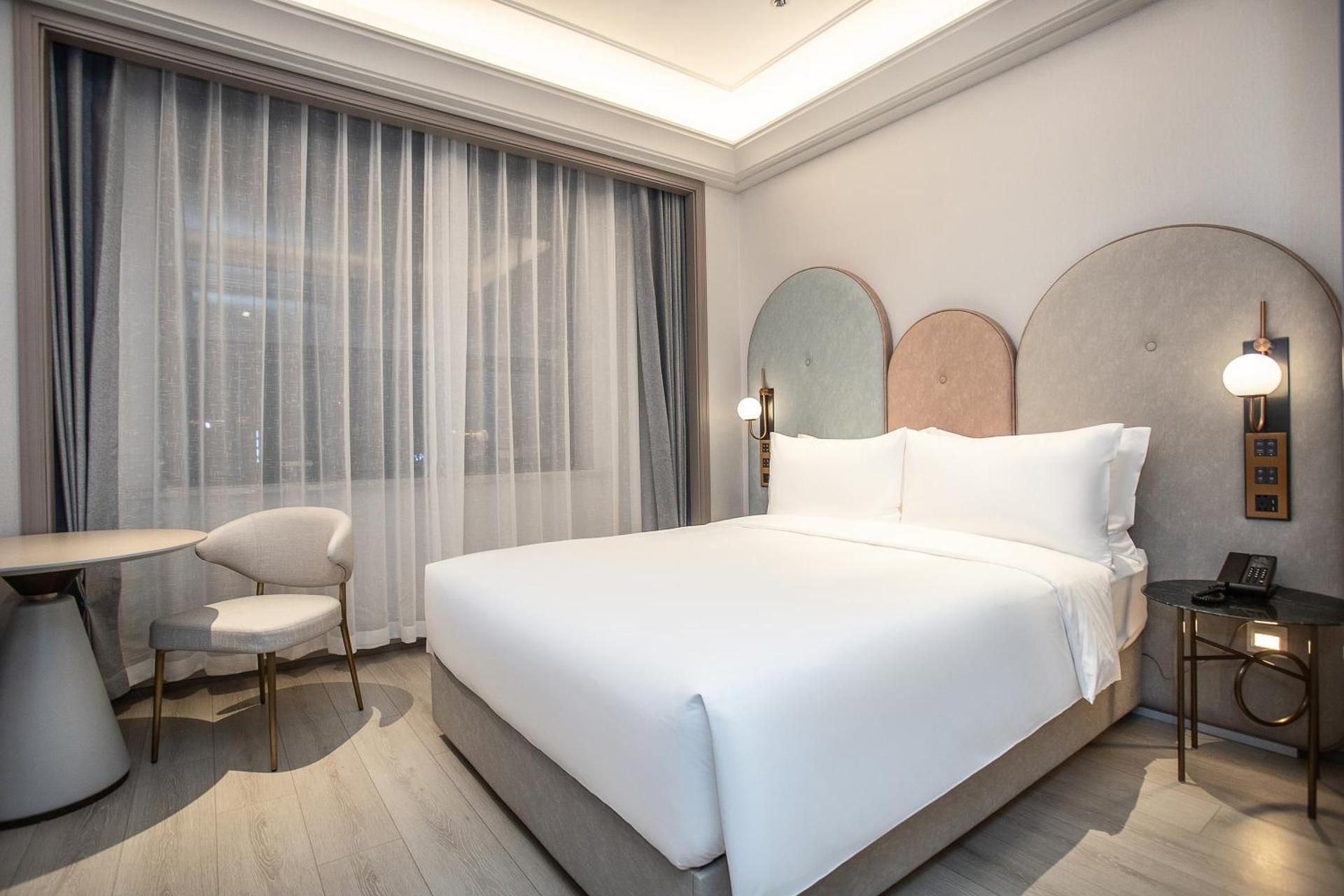 STANDARD ROOM, One King-size Bed