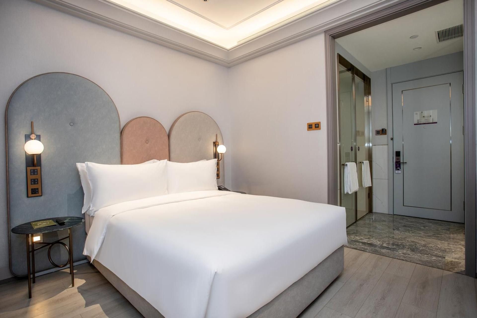 Standard Queen Room