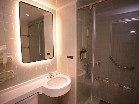 Zero Pressure - Standard Double Room with City View