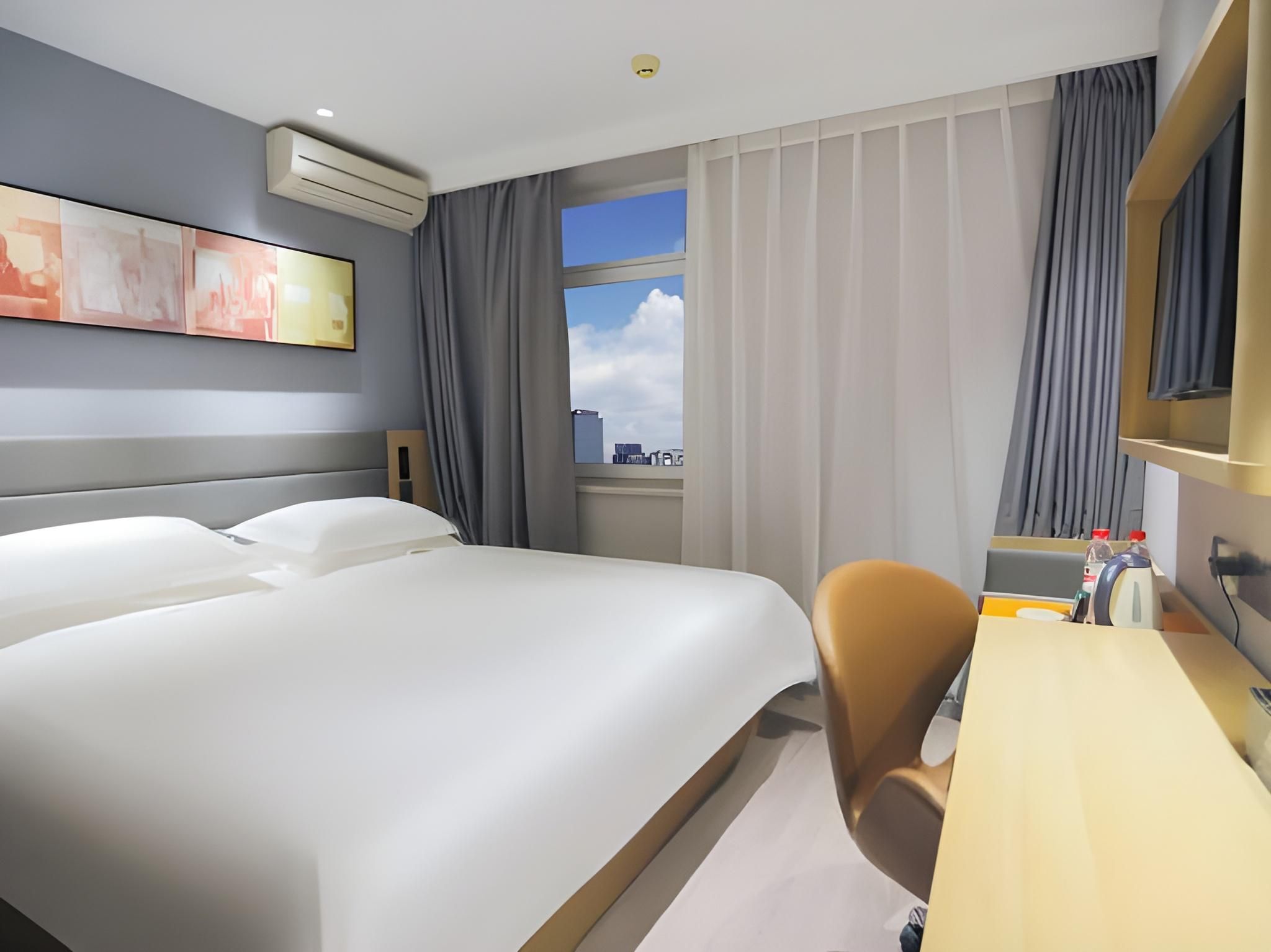 WH - Deluxe Bed Room