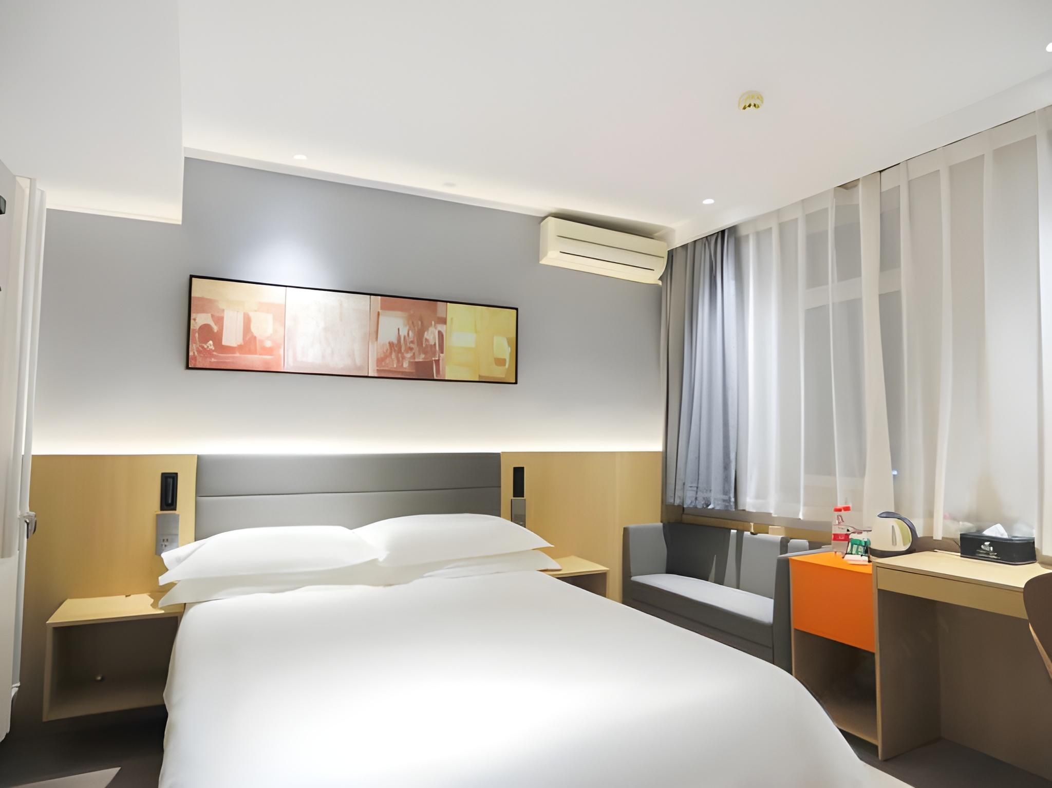 Zero Pressure - Standard Double Room with City View