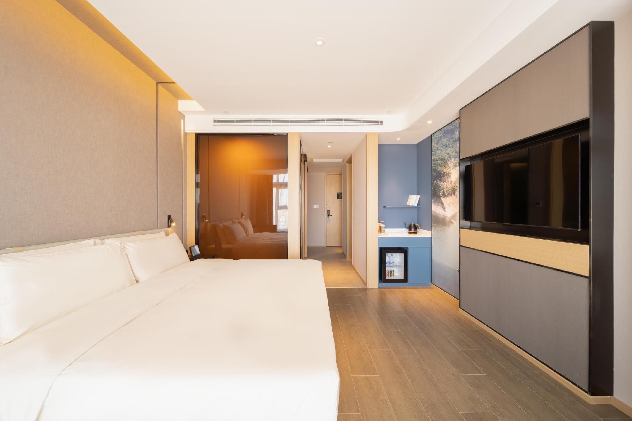 Superior Queen Room with View