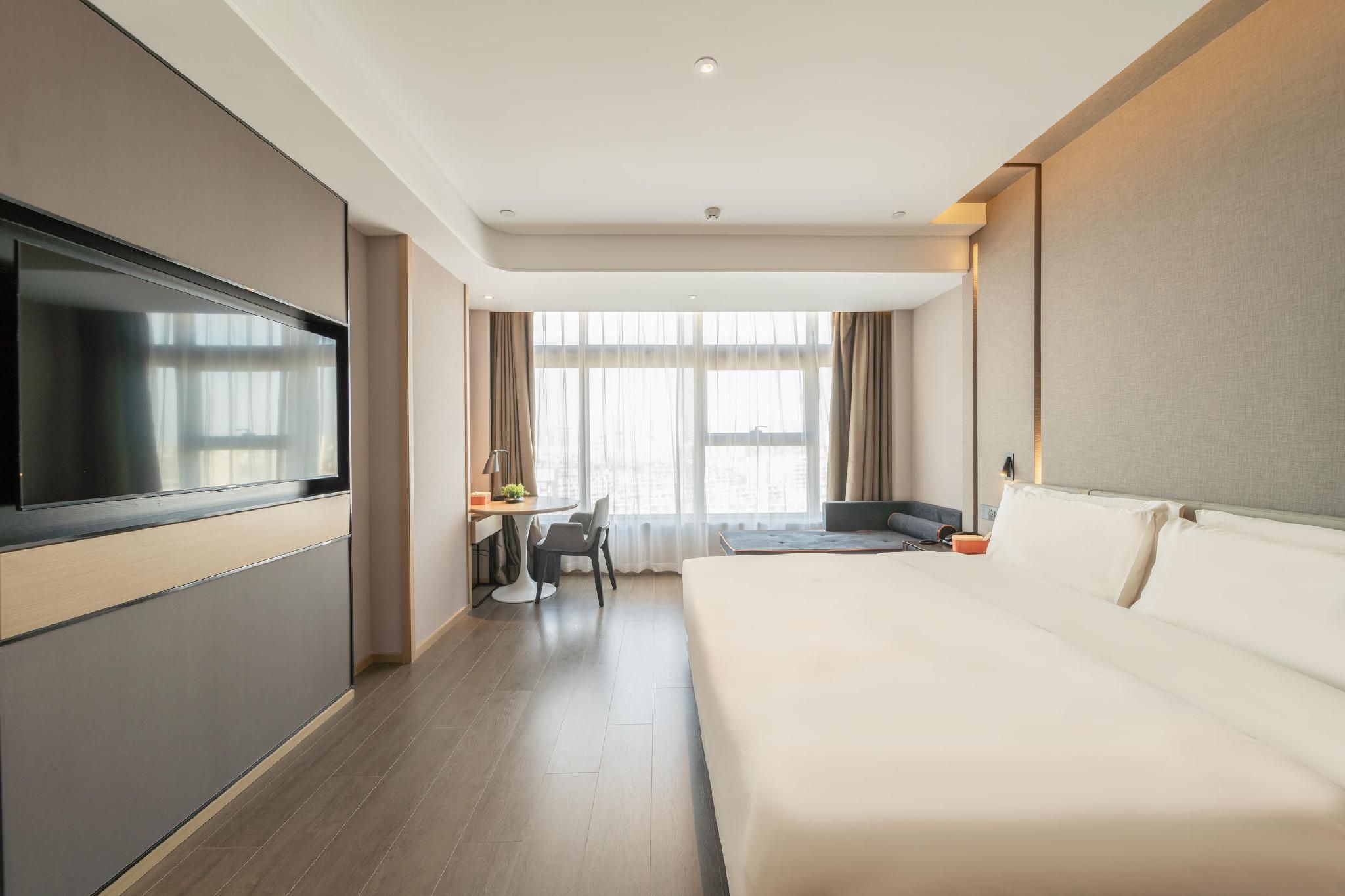 Superior Queen Room with View