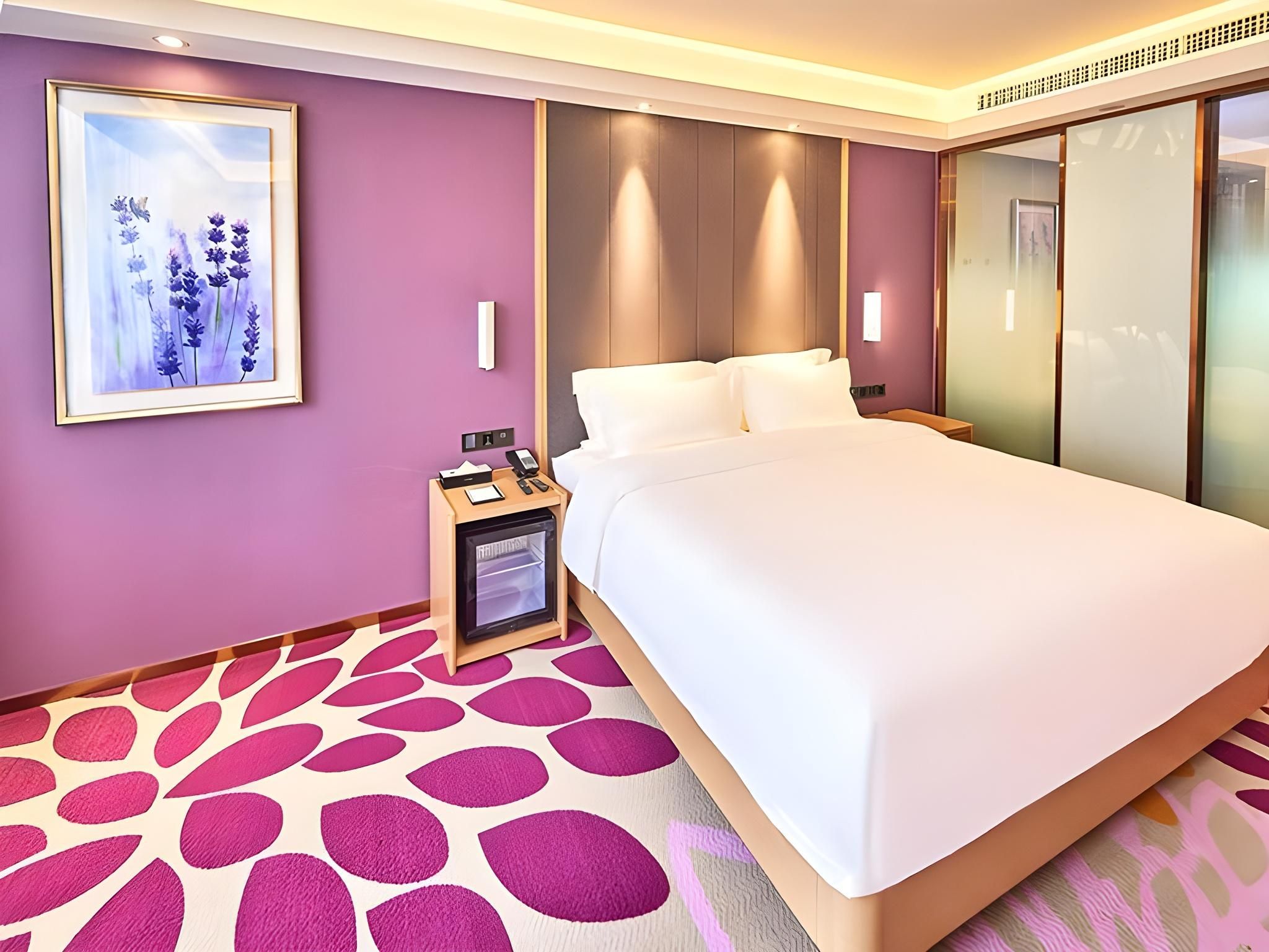 Queen Room with View