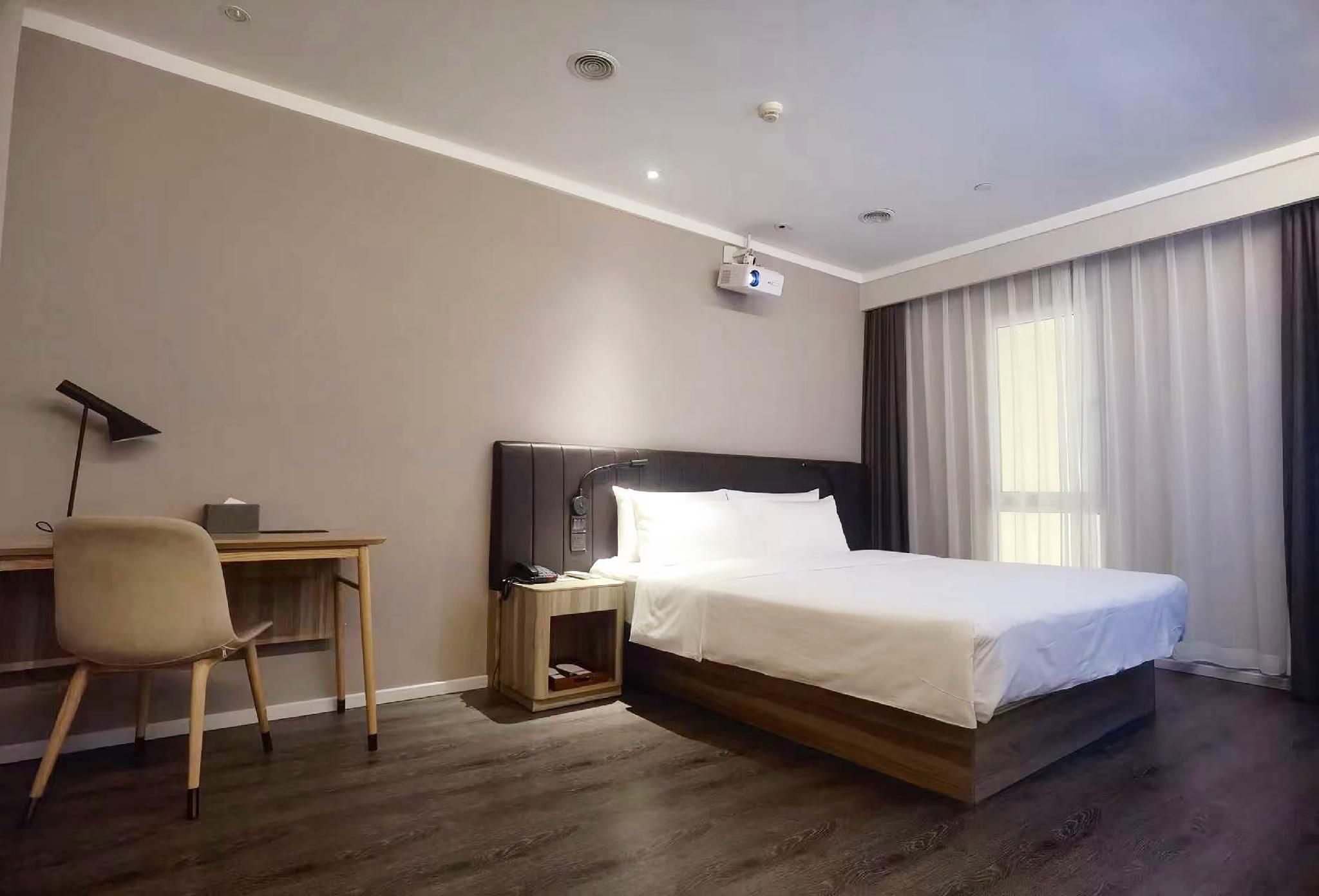Huazhu - Cinema Bed Room