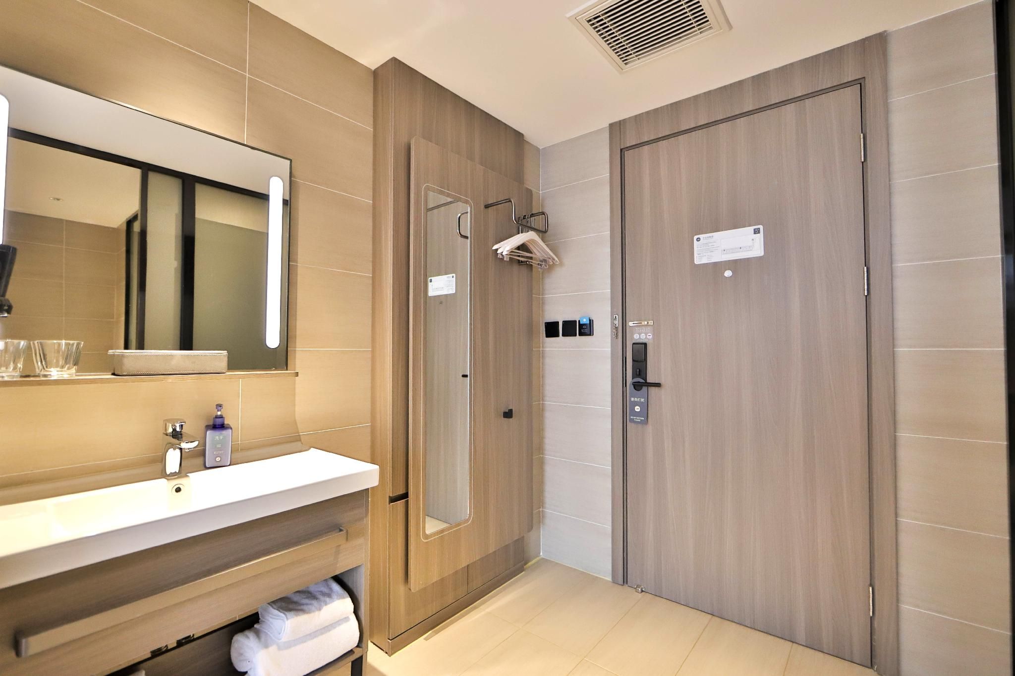 Huazhu - Superior BedRoom