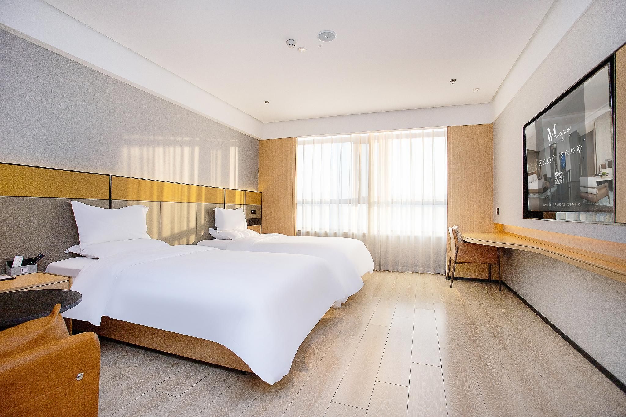 Huazhu - Superior Twin