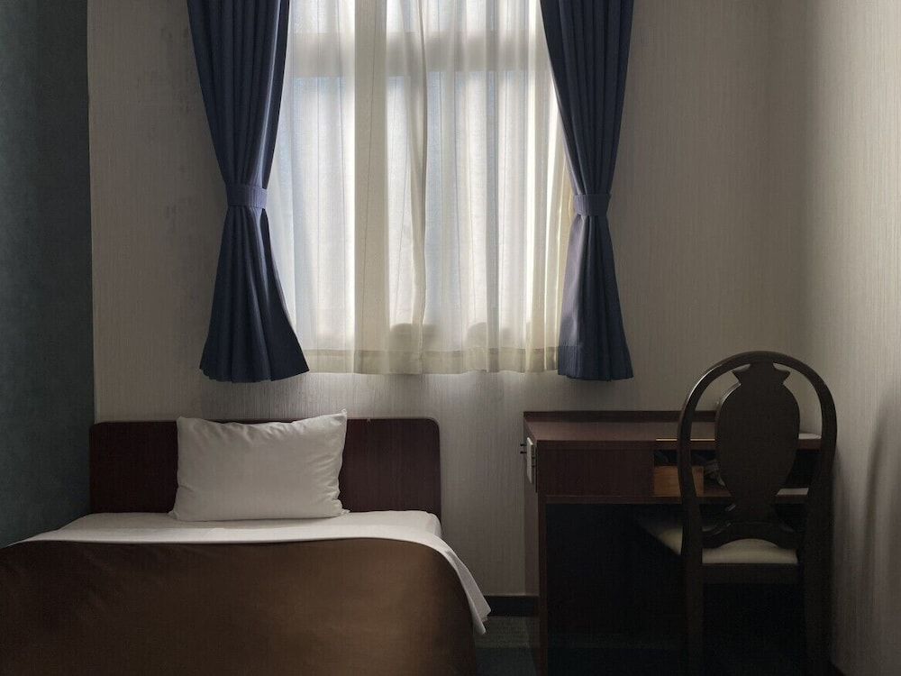 Single Room, Smoking