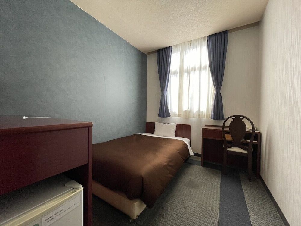 Single Room, Smoking