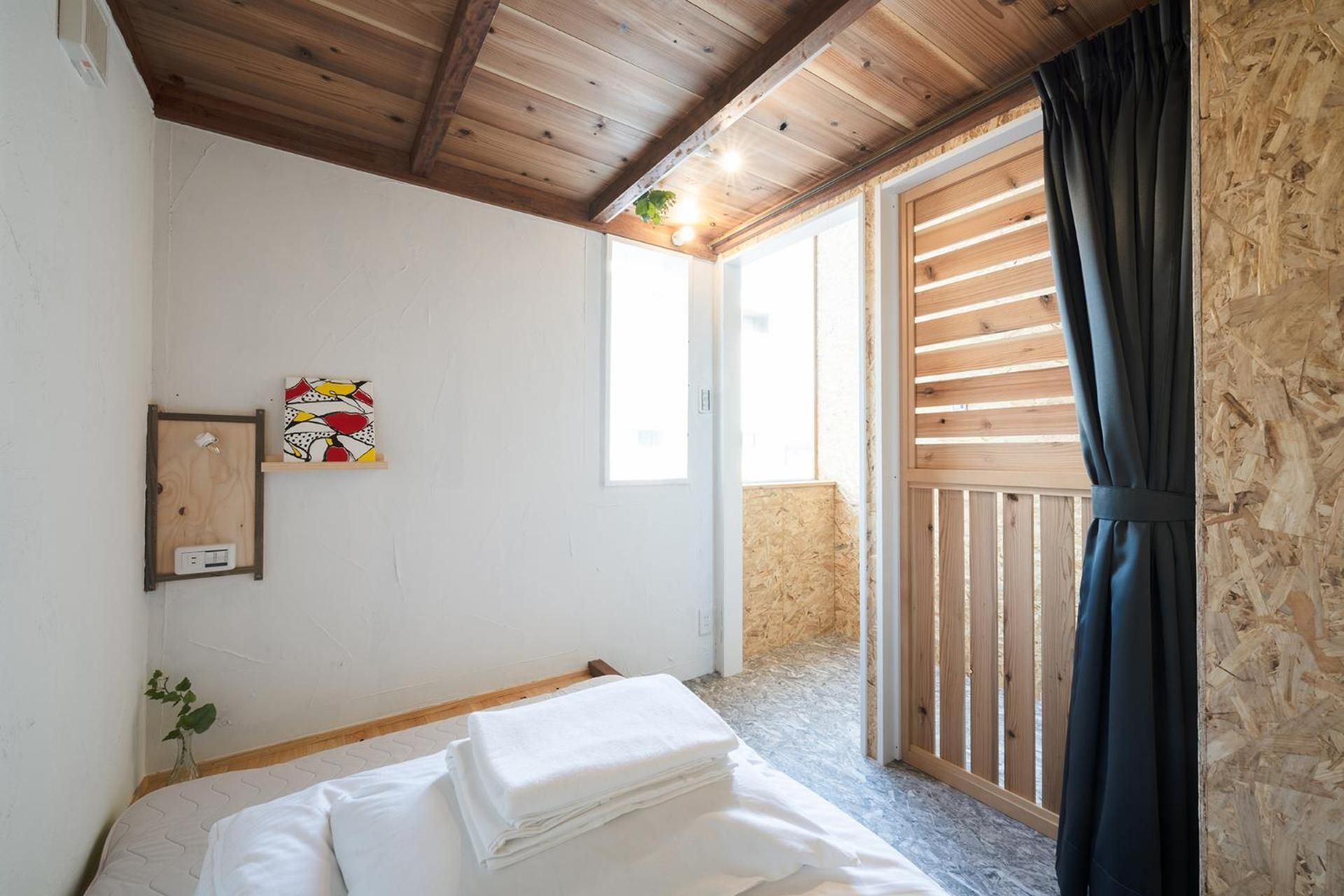 Single Bed in Mixed Dormitory Room