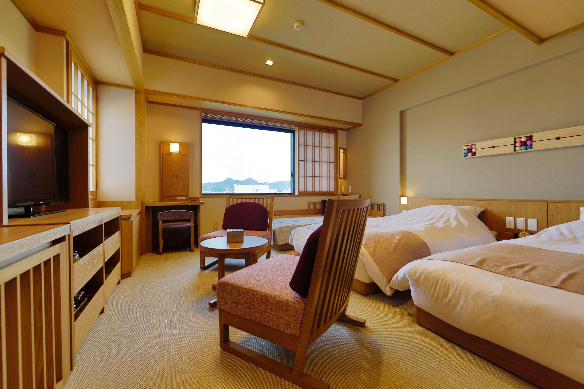 Main Building Deluxe Twin Room with Shower - Non-Smoking