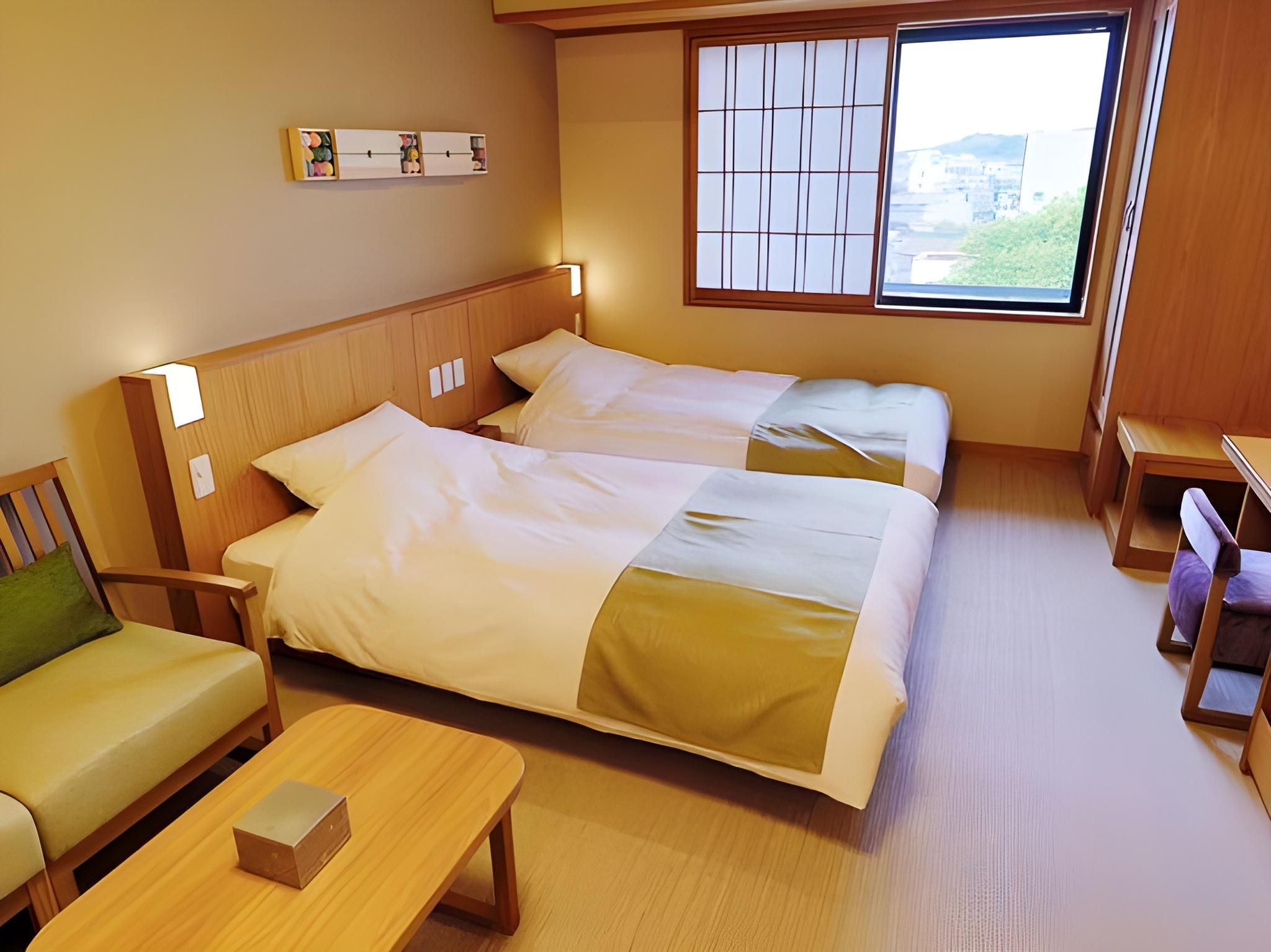 Main Building Twin Room with Shower - Non-Smoking