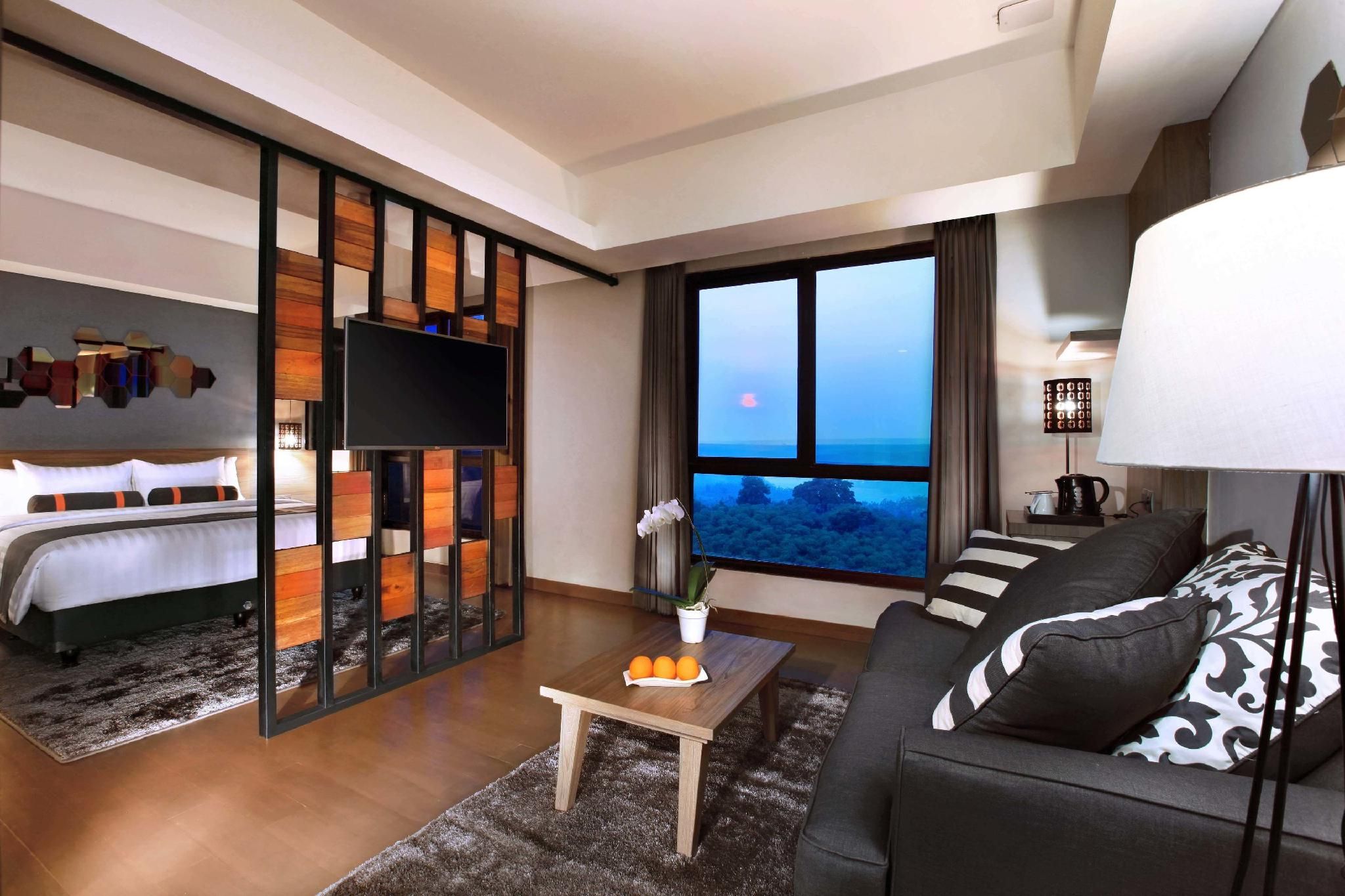 Harper Purwakarta by ASTON Suite 2