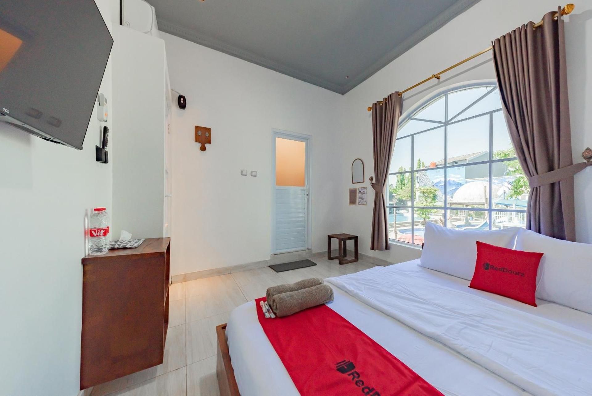 RedDoorz @ Niagara Waterpark Deluxe Room