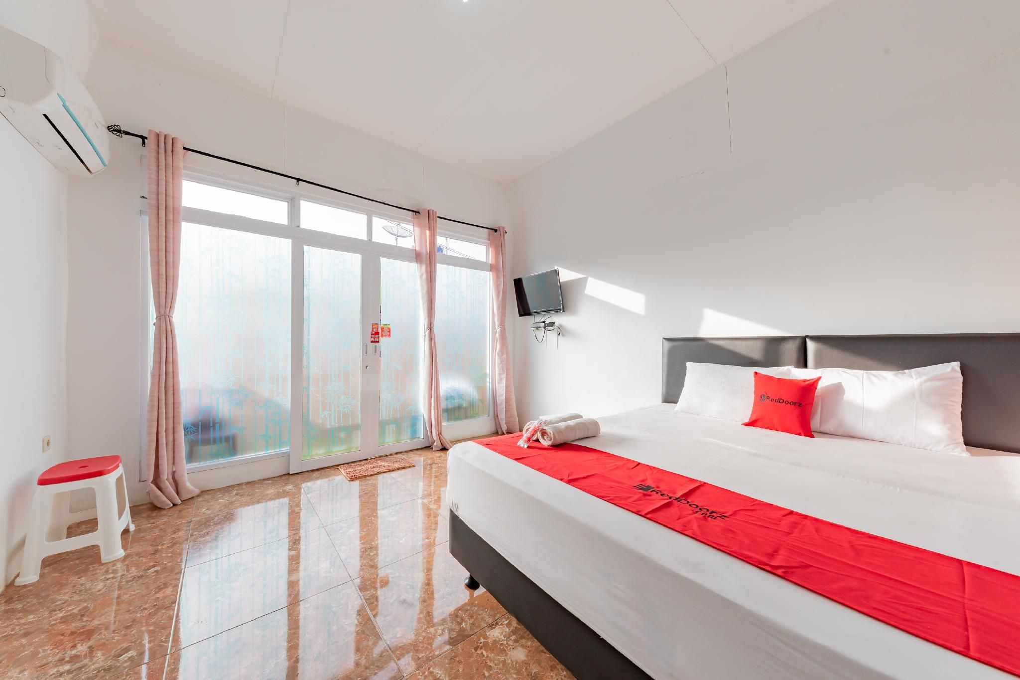 RedDoorz Resort Syariah @ Jaya Tirta Abadi Suite Double