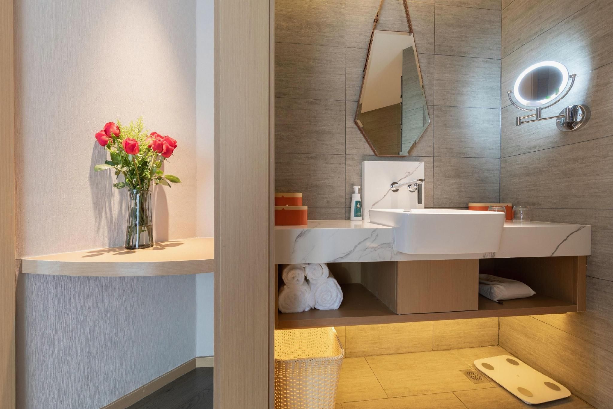 Jimu Double Room with Bathtub