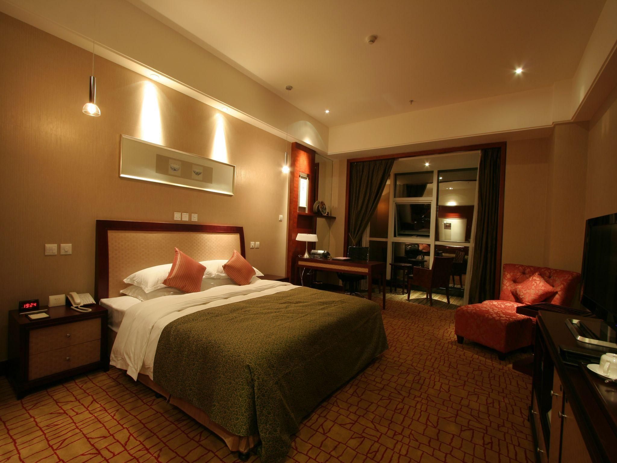 Executive Superior King in South Building