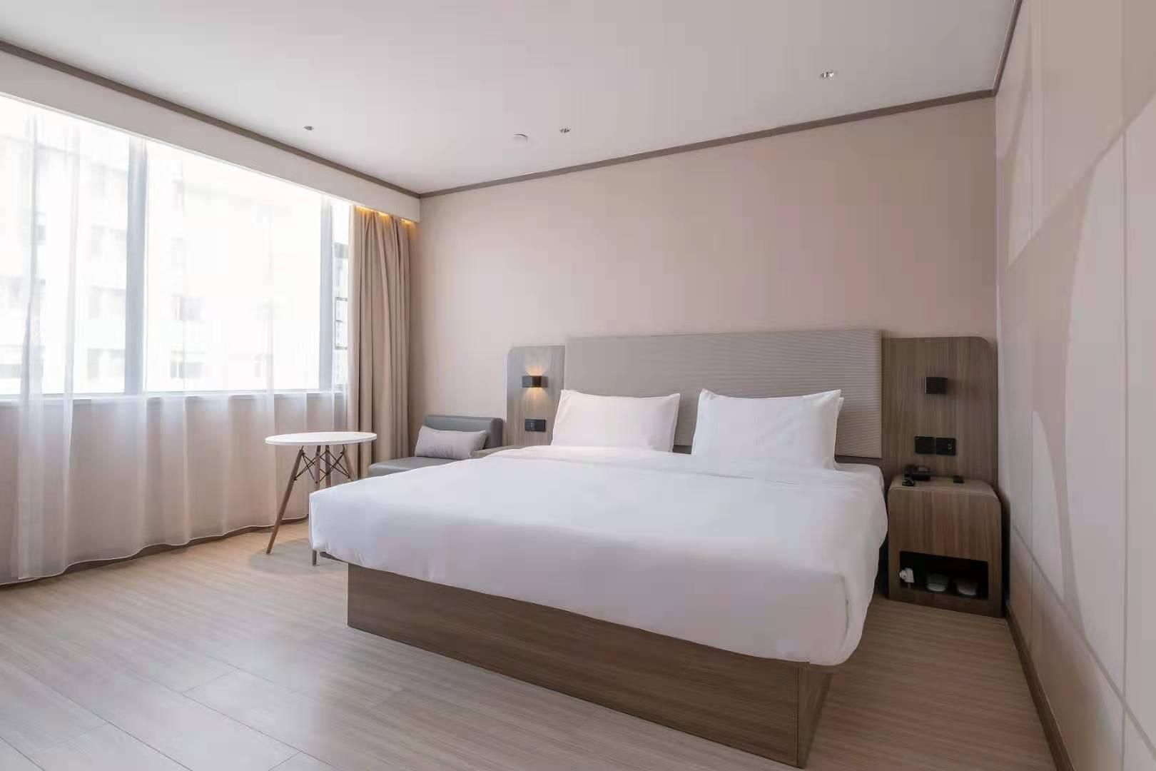 Huazhu - Room With Bed