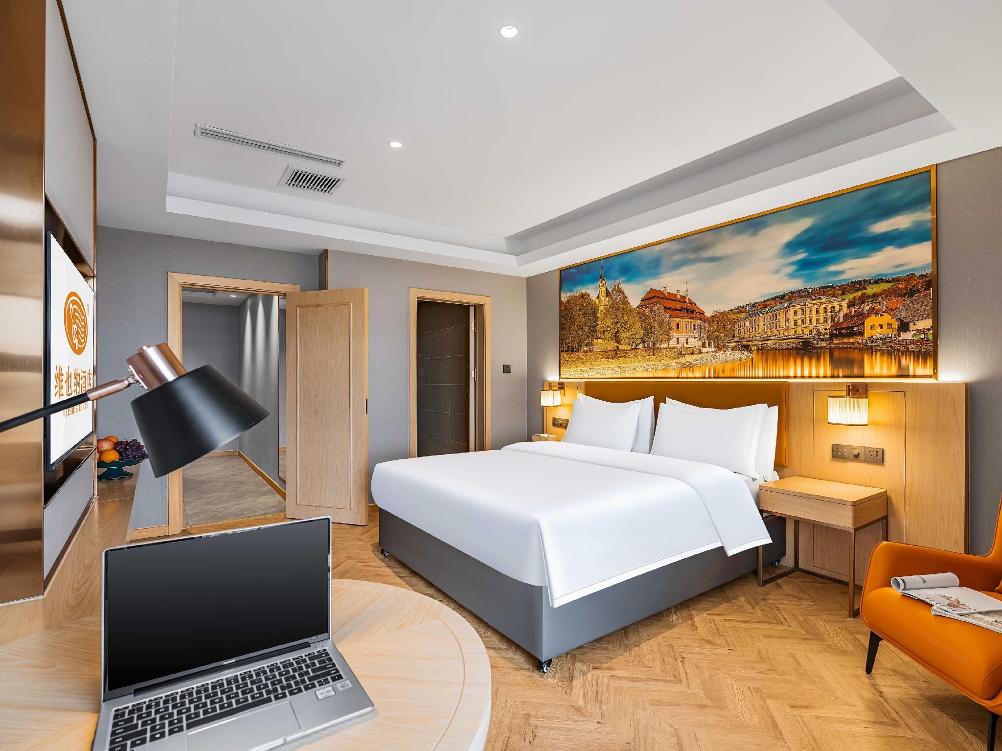 Vienna - Functional Chess Suite Room