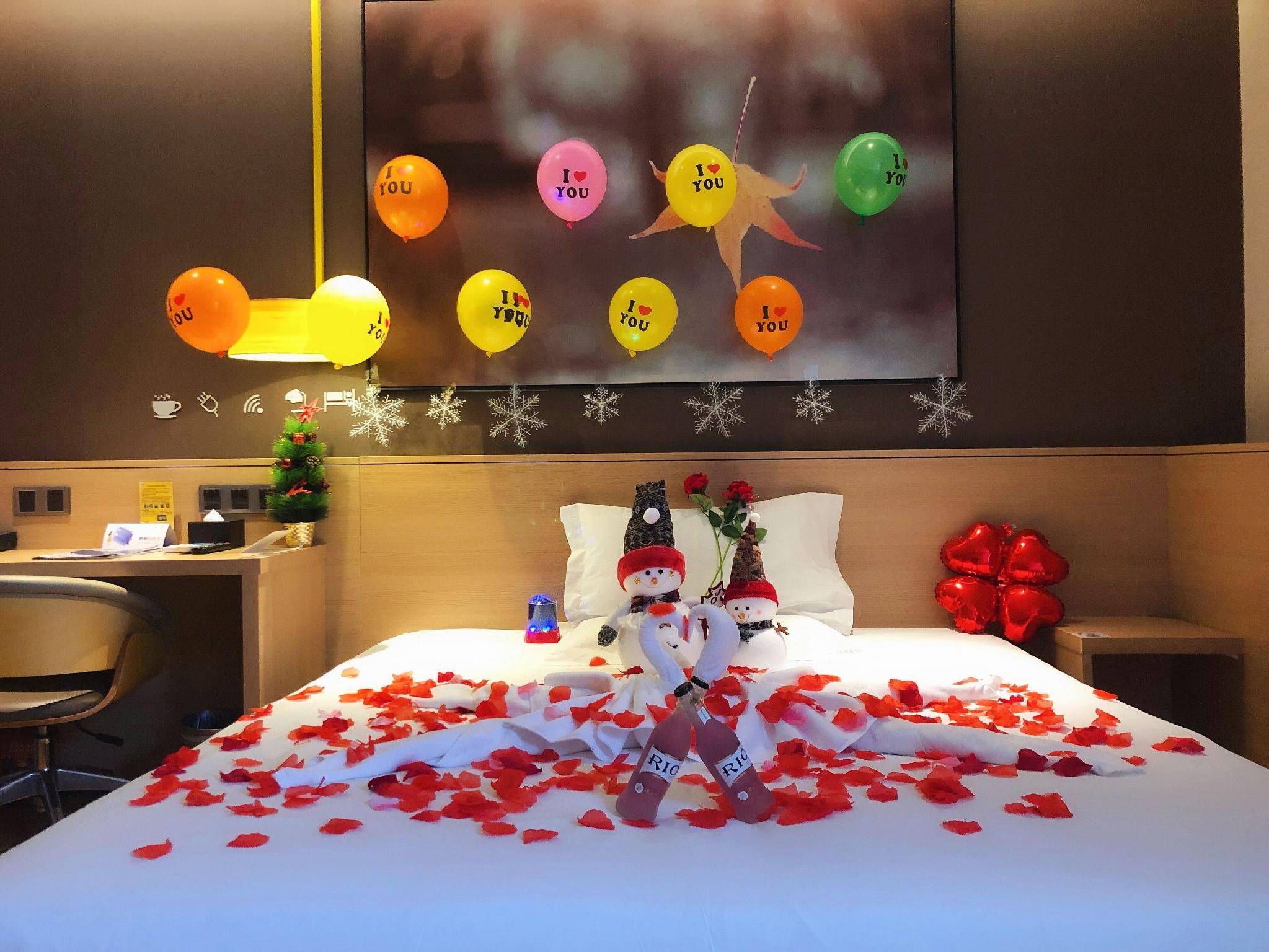 IU U+ Room