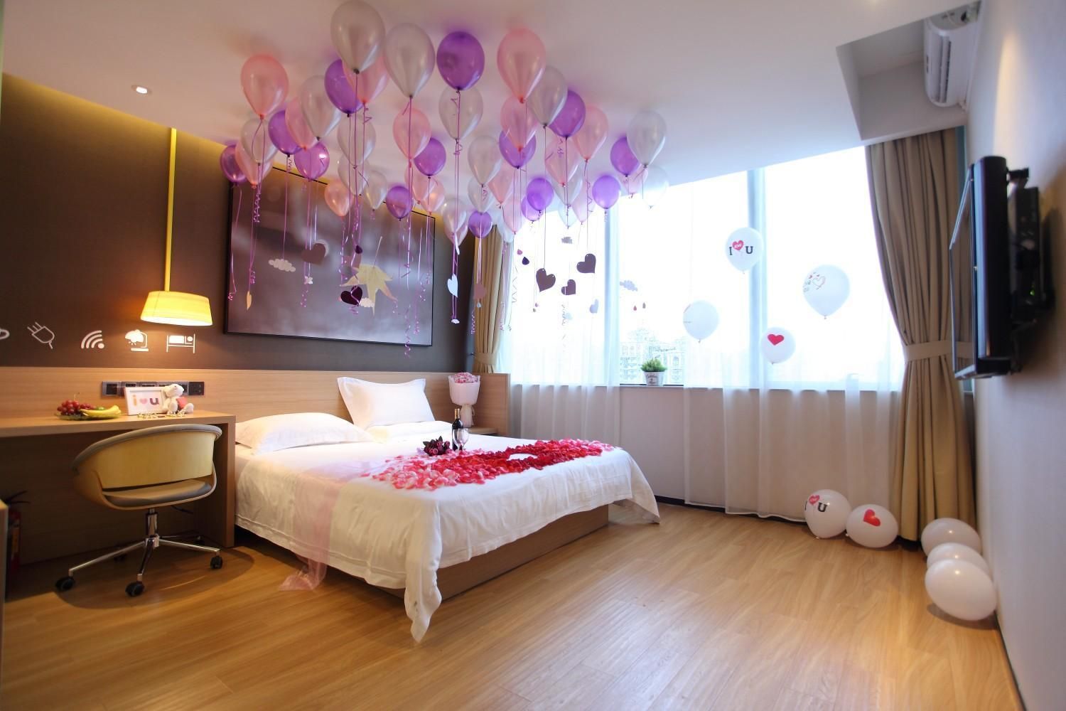 IU U+ Room