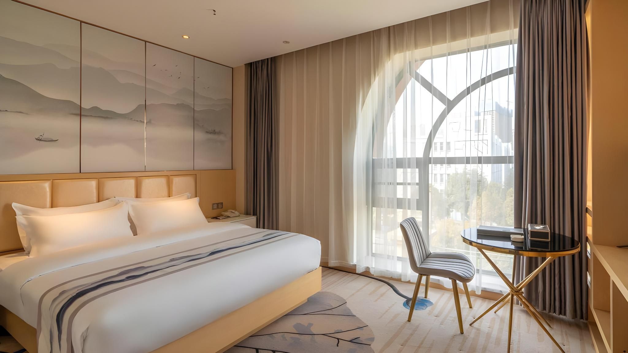 Huazhu - Room With Bed